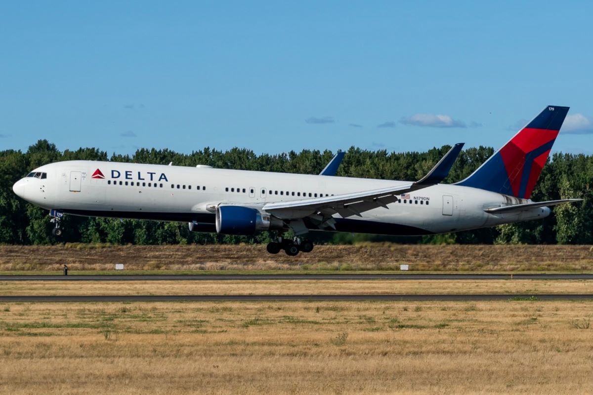 Full size: Delta Airlines Boeing 767-300ER N179DN at Portland International Airport