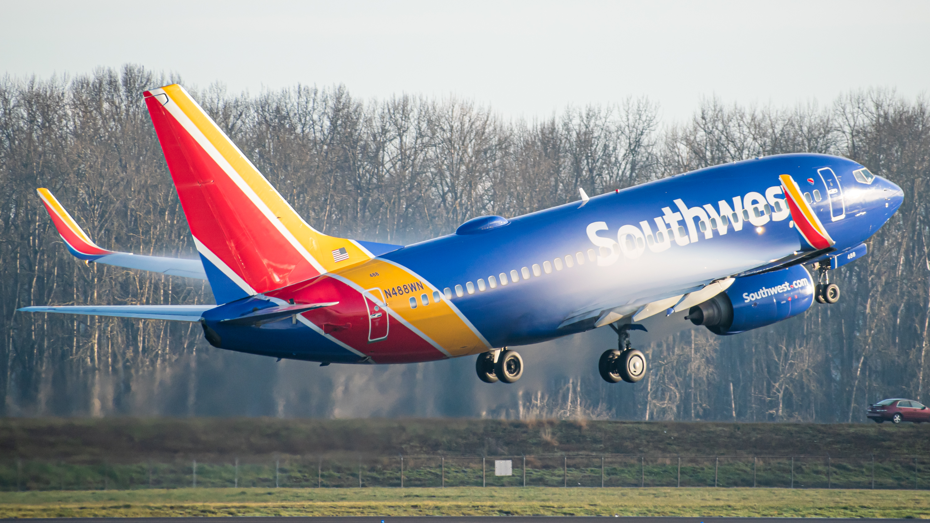 Full size: Southwest Airlines Boeing 737-7H4 N488WN at Portland International Airport