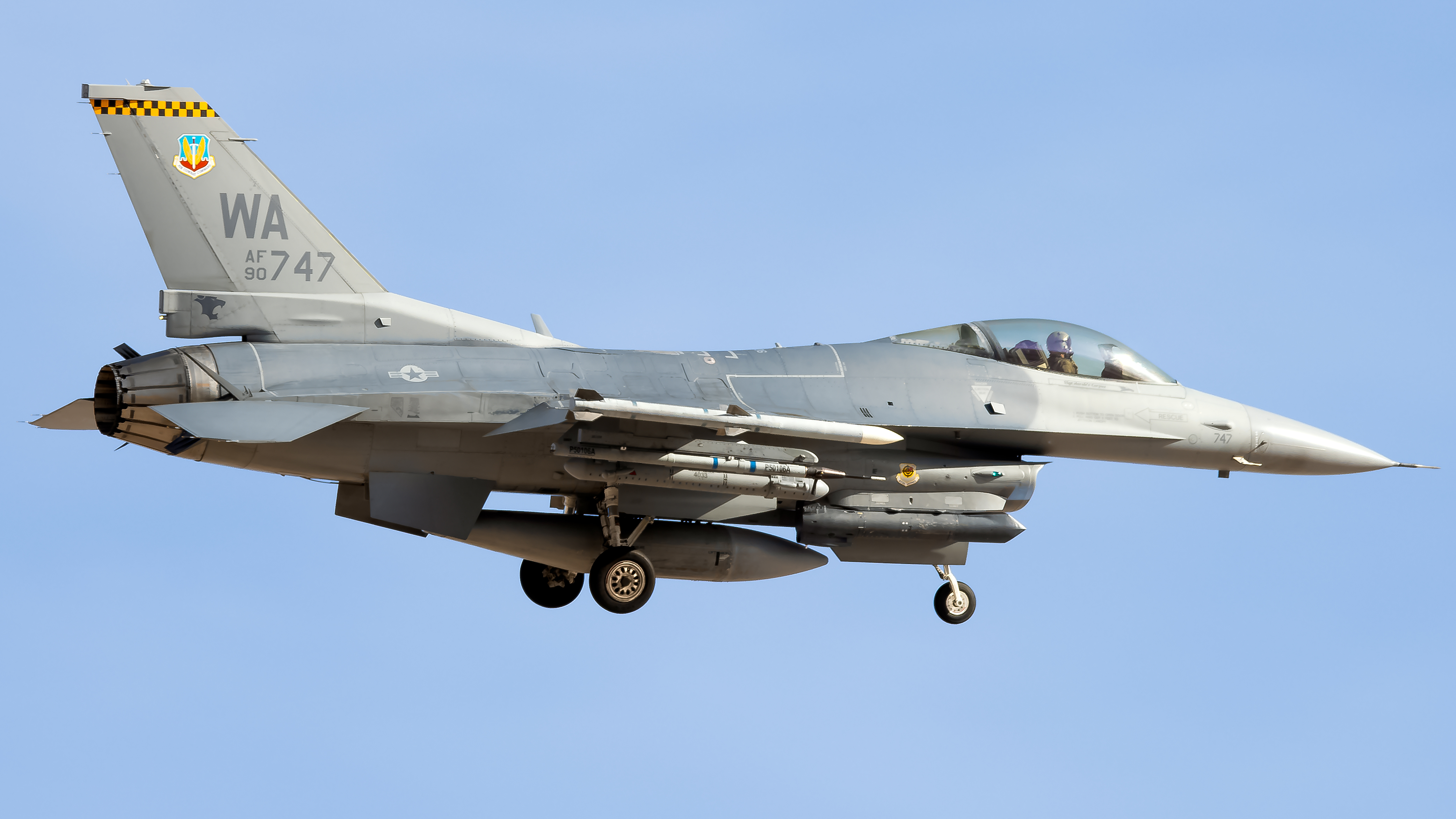 Full size: USAF - United States Air Force General Dynamics F-16 Fighting Falcon 90-0747 at Nellis Air Force Base
