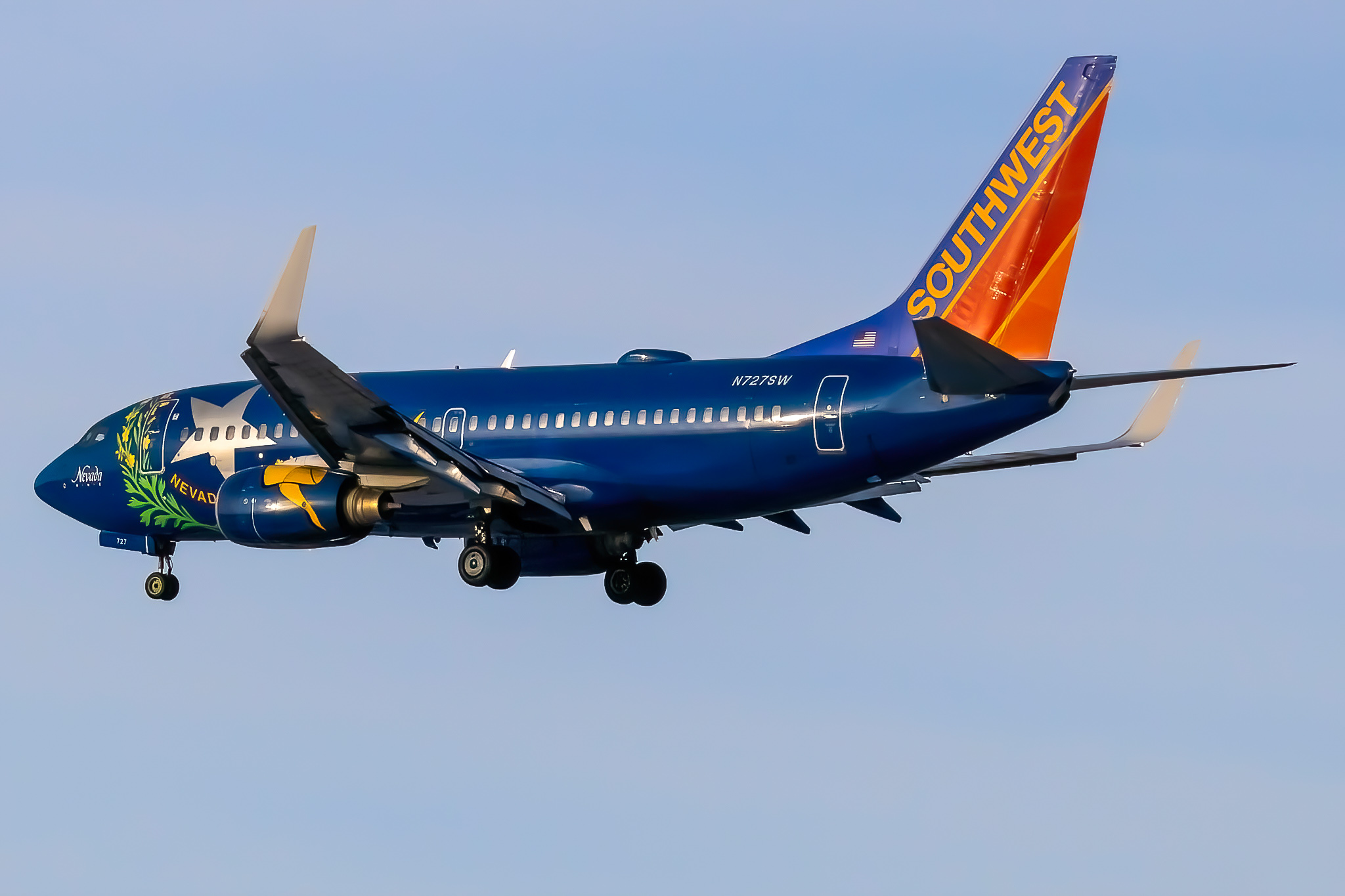 Full size: Southwest Airlines Boeing 737-700 N727SW at Boise Air Terminal/Gowen Field