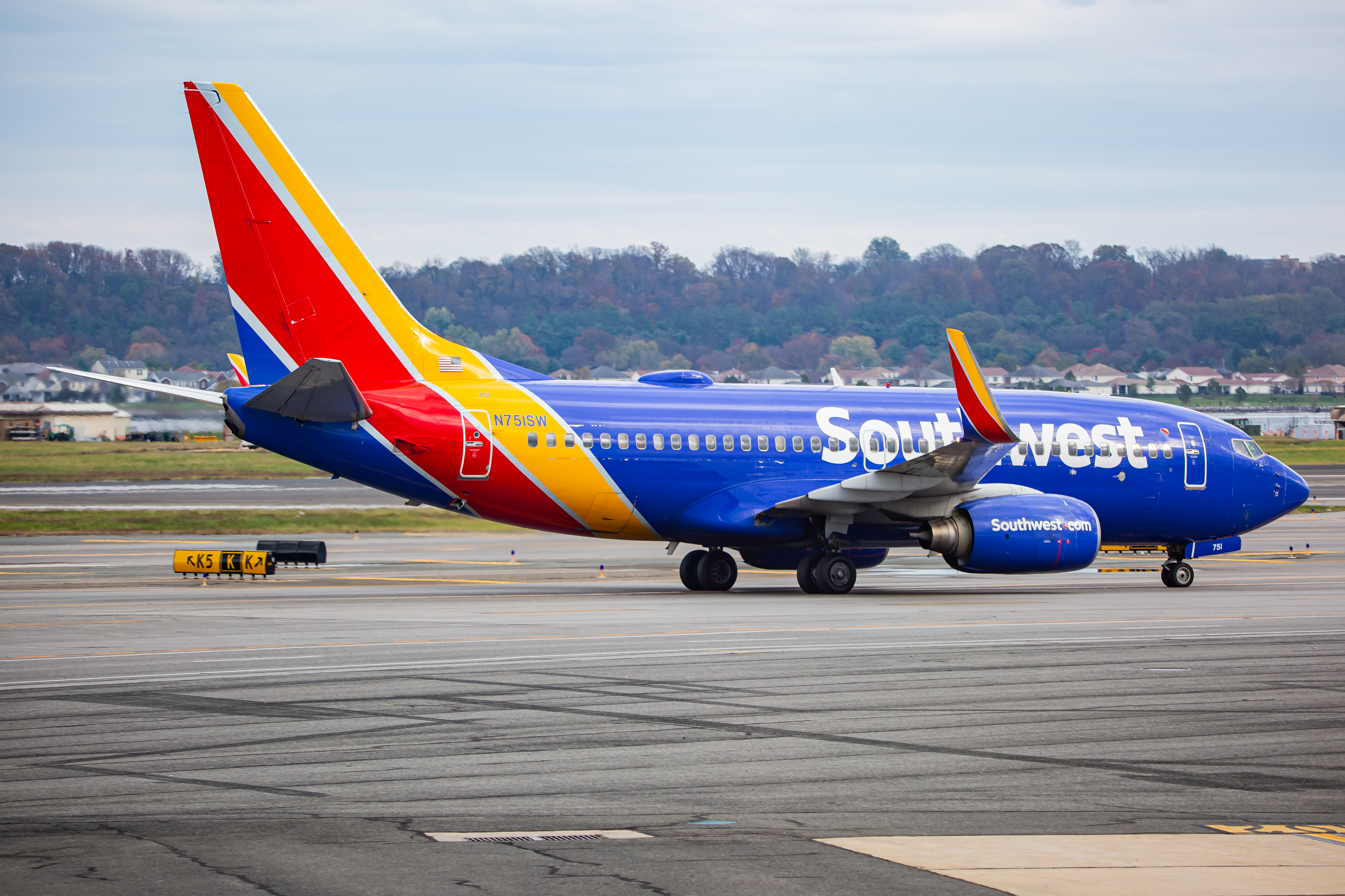 Full size: Southwest Airlines Boeing 737-700 N751SW at 