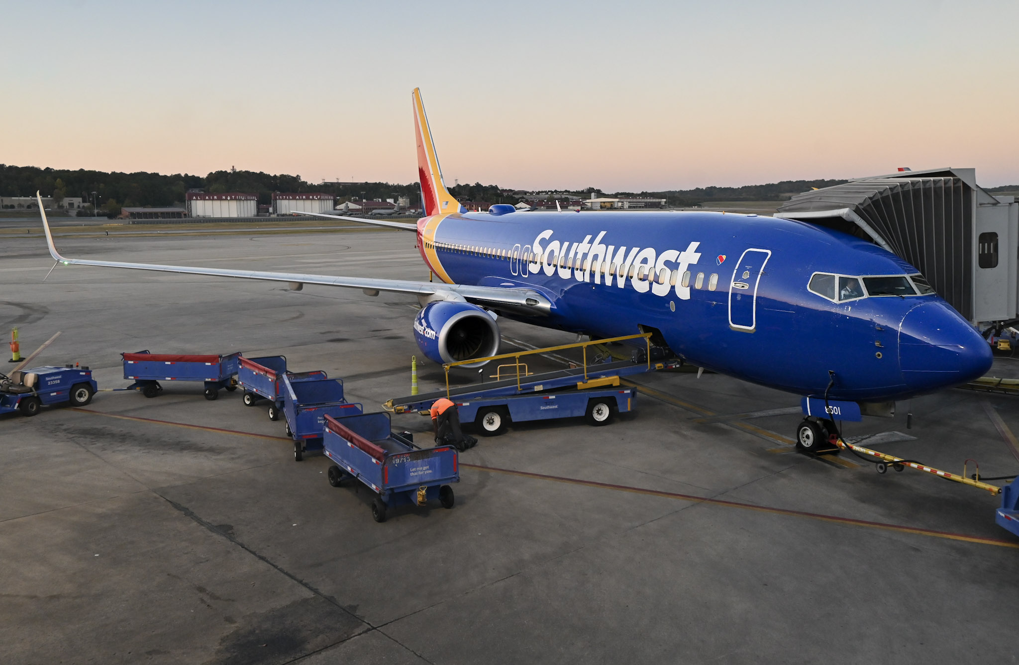 Full size: Southwest Airlines Boeing 737-800 N8501V at Birmingham Shuttlesworth International Airport