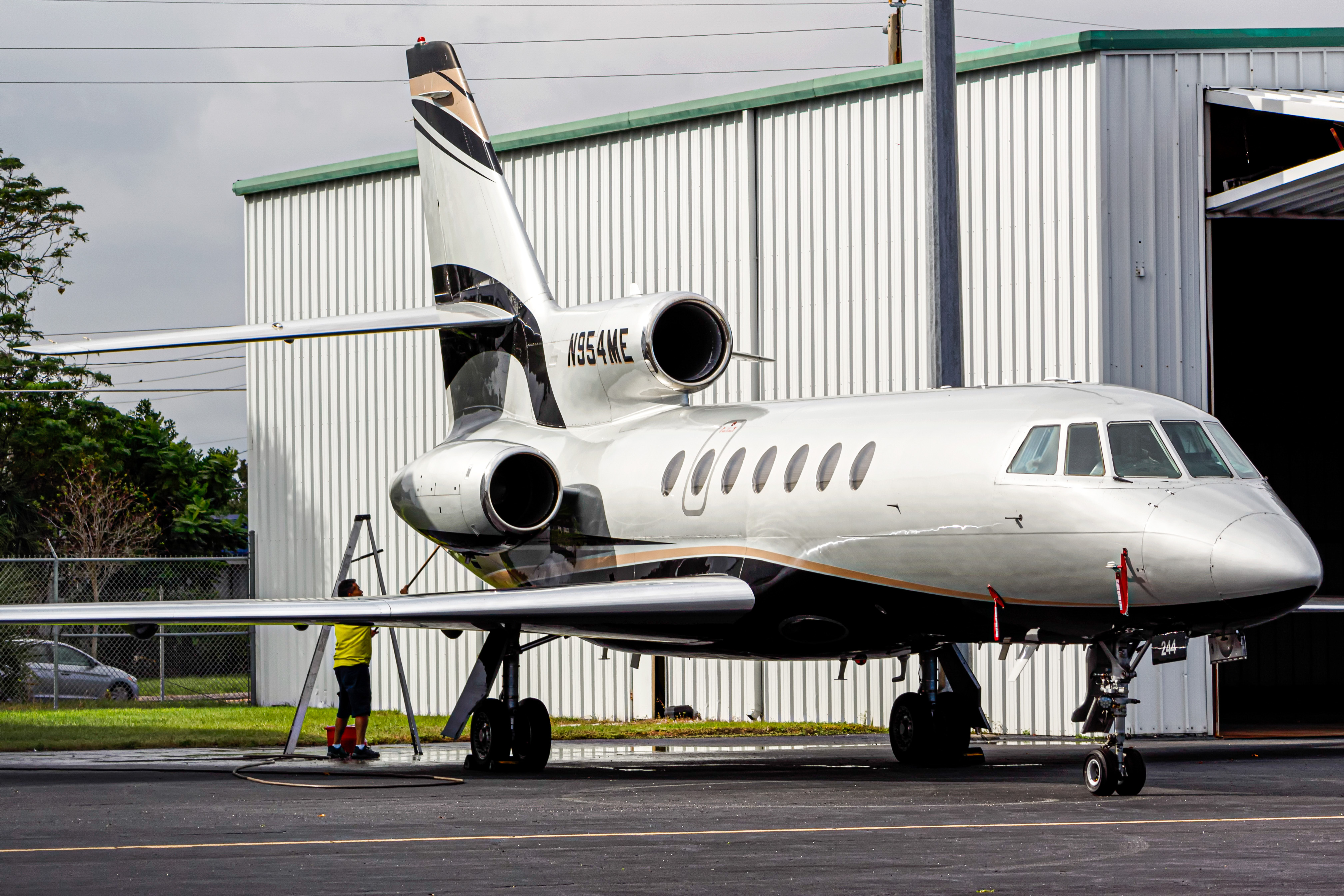 Full size: PRIVATE Dassault Falcon 50 N954ME at Executive Airport