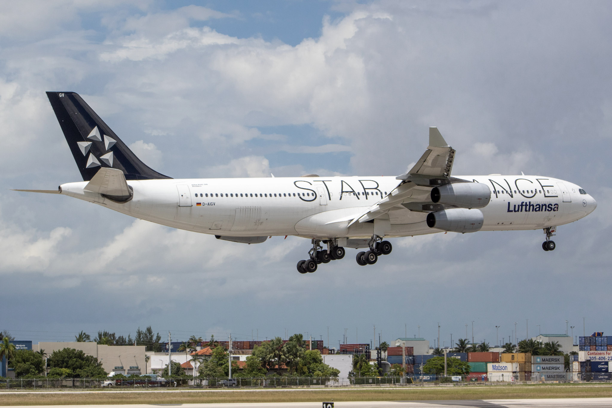Full size: Lufthansa Airbus A340-300 D-AIGV at Miami International Airport