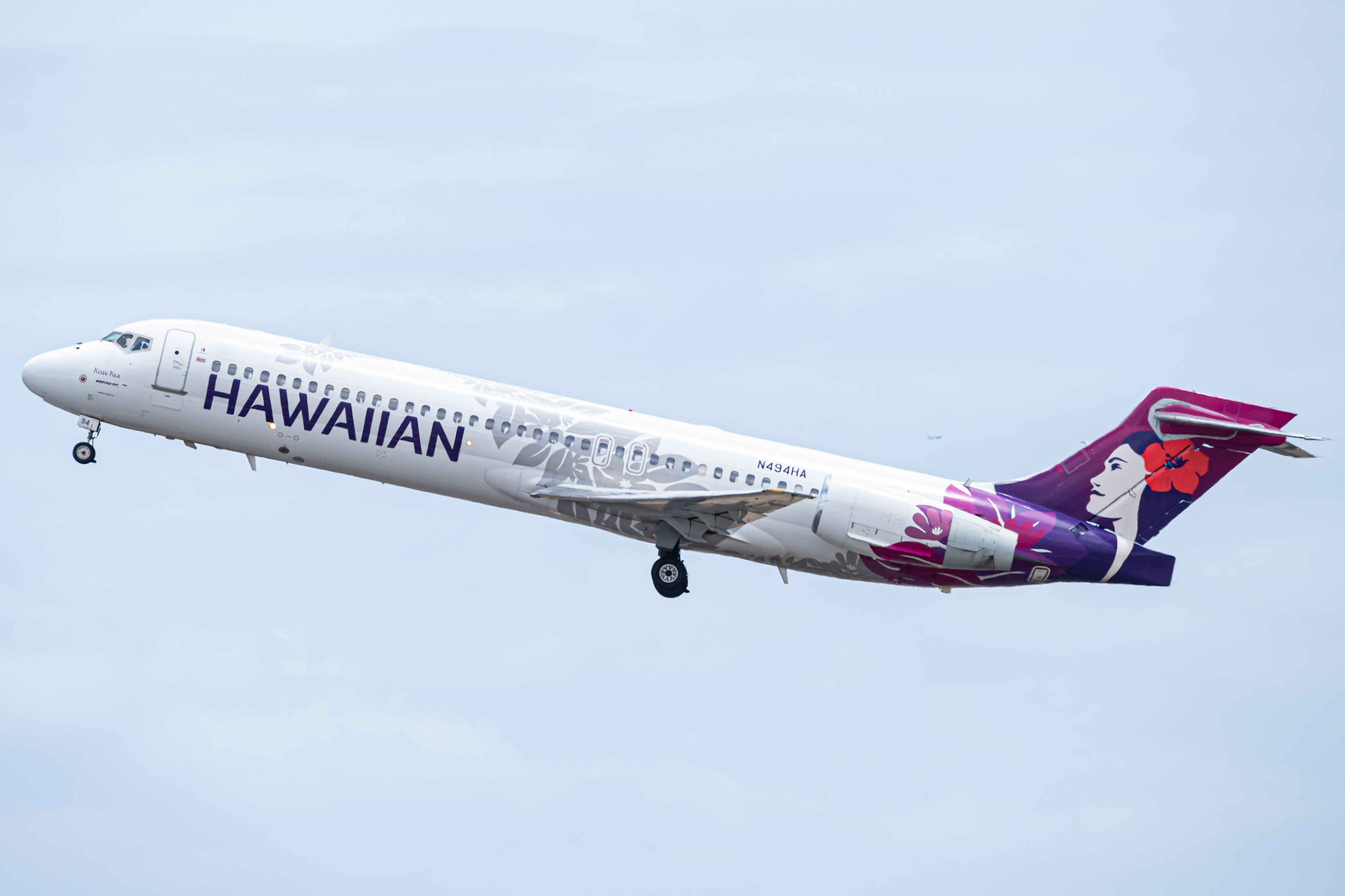 Full size: Hawaiian Airlines Boeing 717-200 N494HA at Daniel K Inouye International Airport