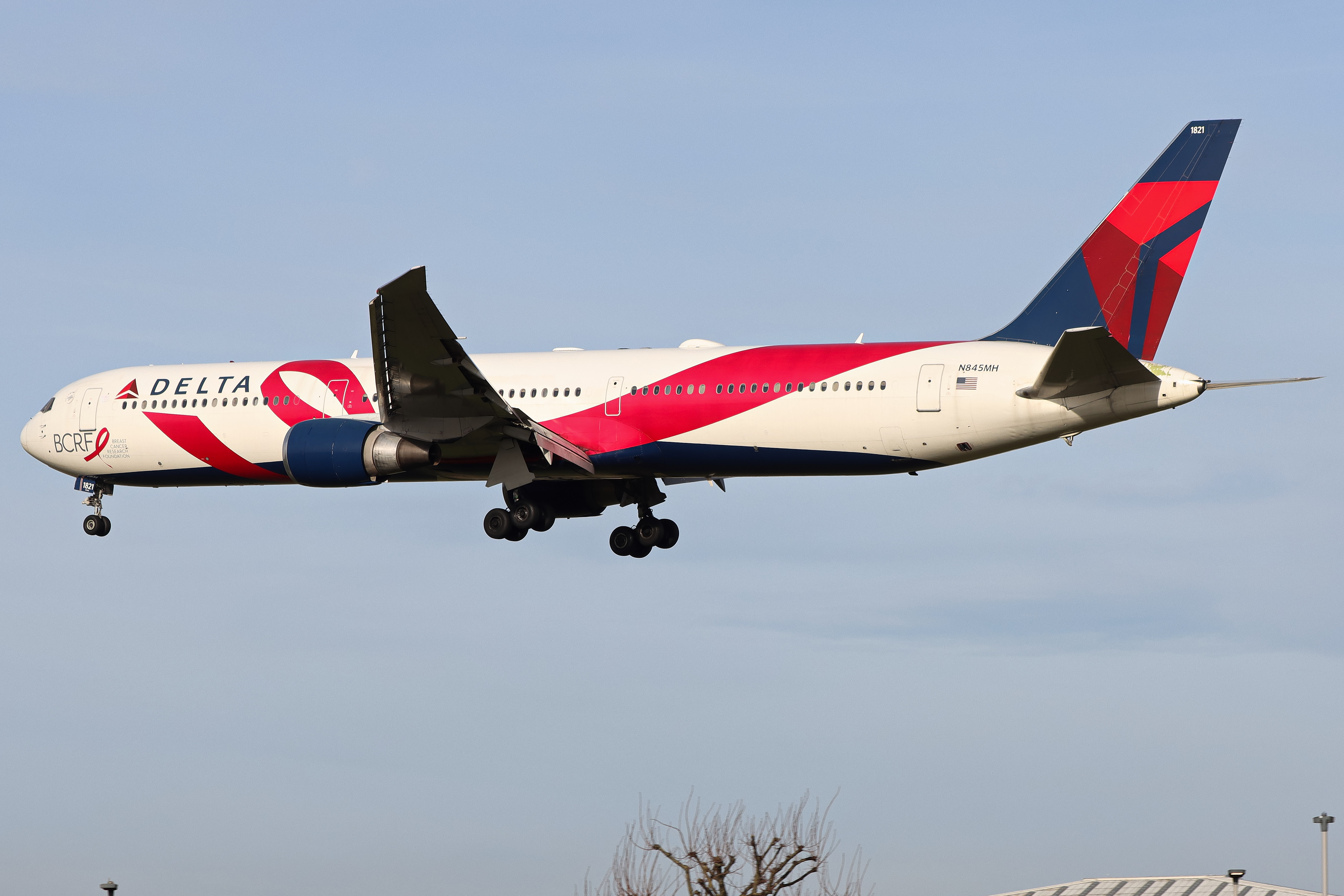 Full size: Delta Airlines Boeing 767-400ER N845MH at London Heathrow International Airport