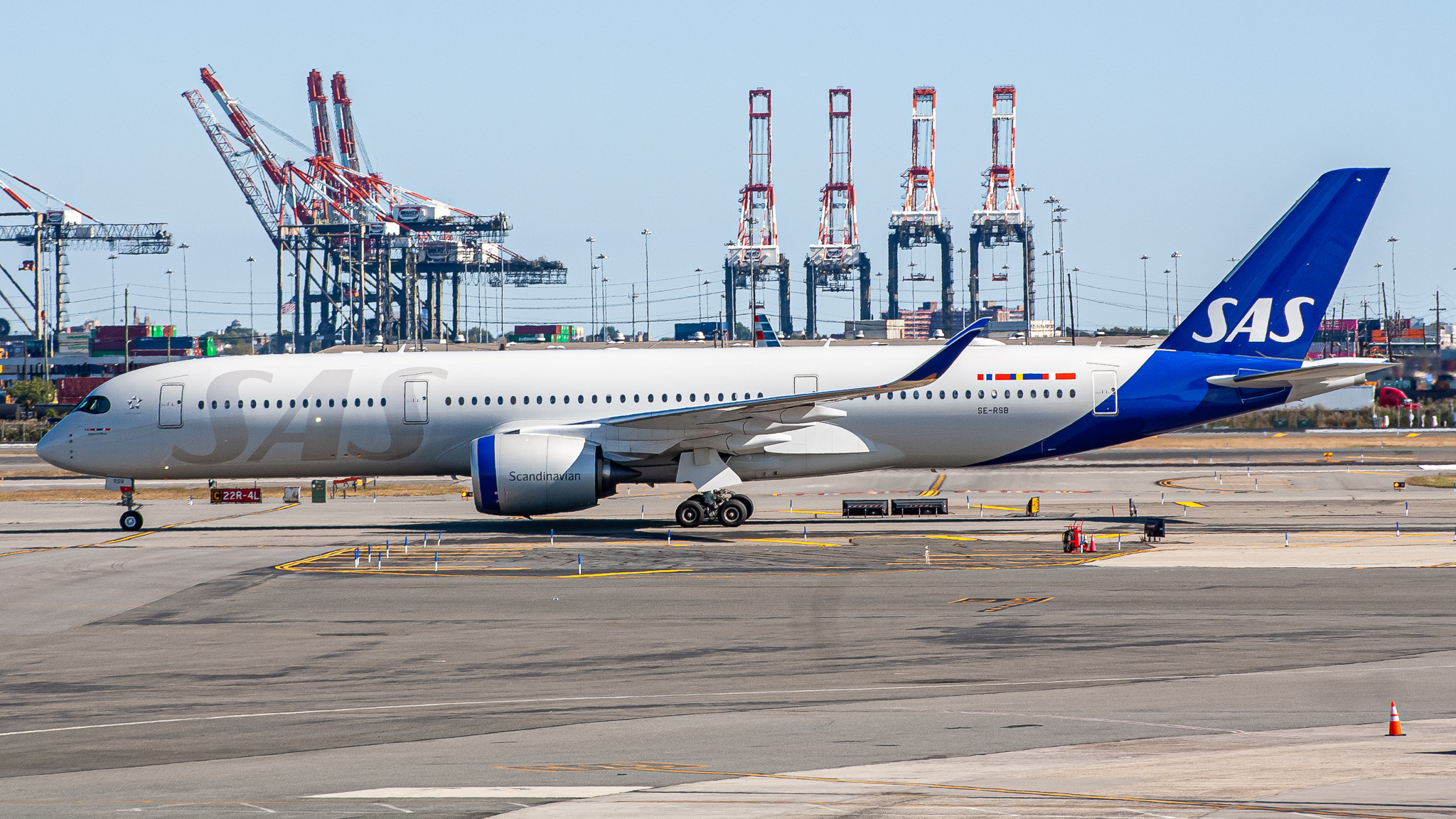 Full size: Scandinavian Airlines Airbus A350-900 SE-RSB at Newark Liberty International Airport
