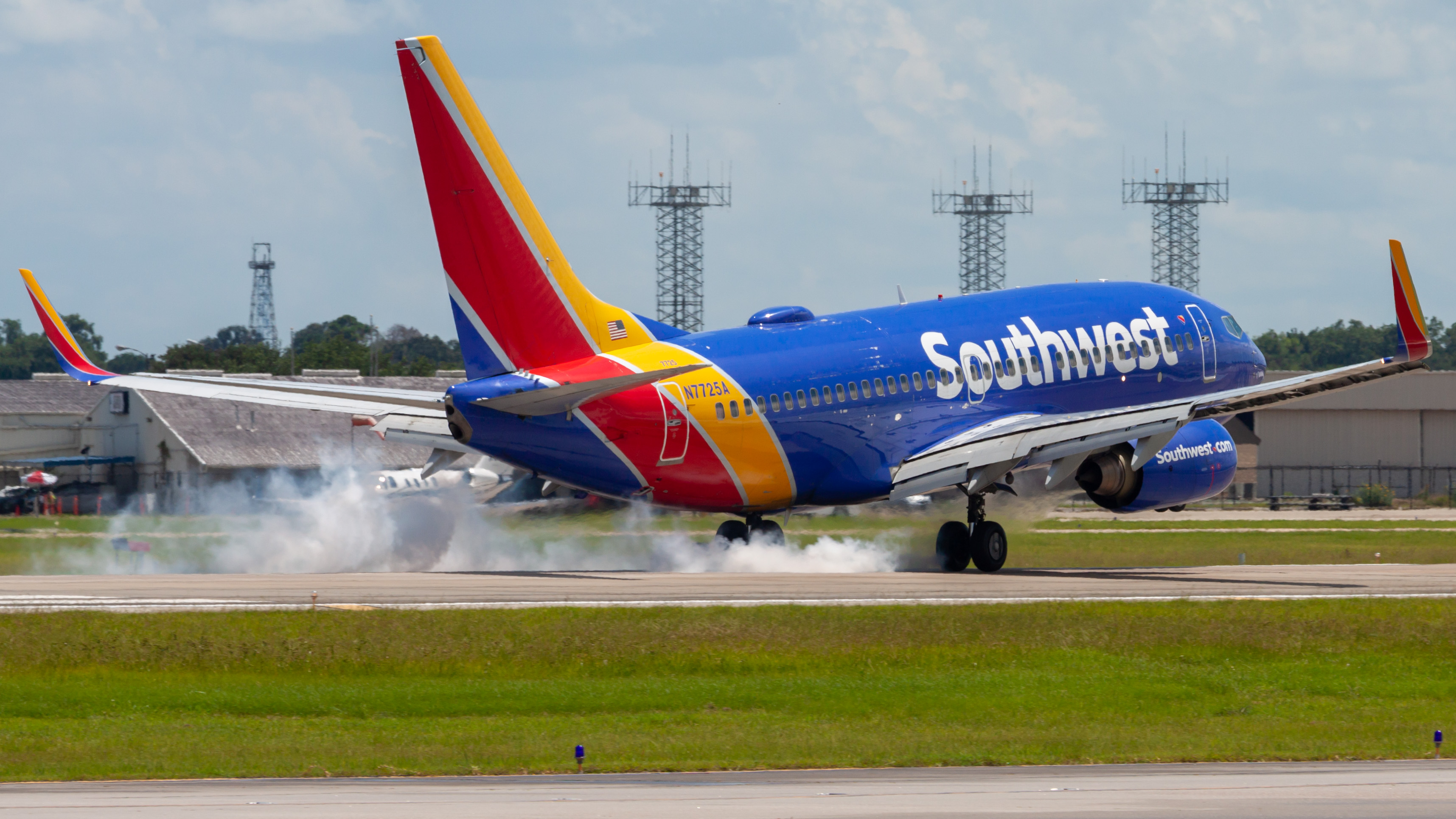 Full size: Southwest Airlines Boeing 737-700 N7725A at William P Hobby Airport