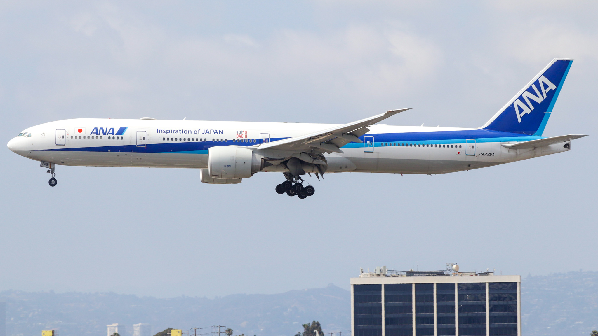 Full size: All Nippon Airways Boeing 777-300ER JA792A at Los Angeles International Airport