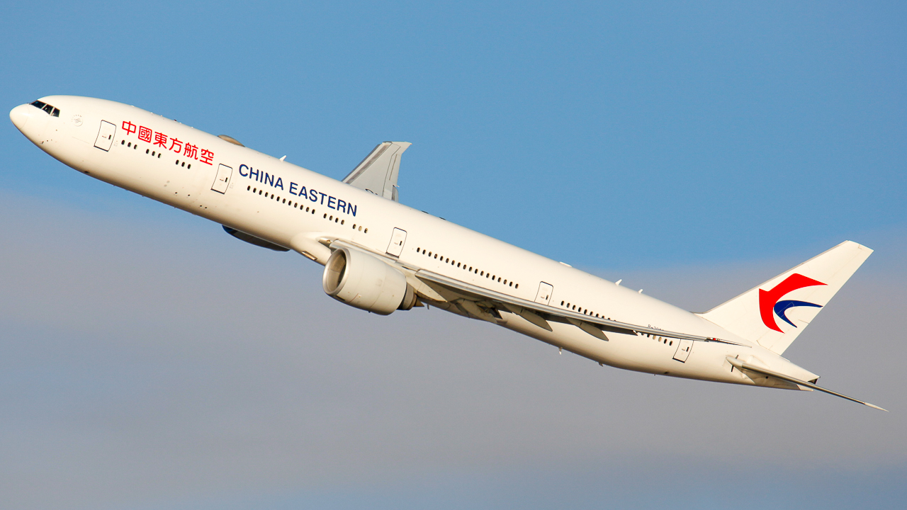 Full size: China Eastern Airlines Boeing 777-300ER B-2022 at John F. Kennedy International Airport