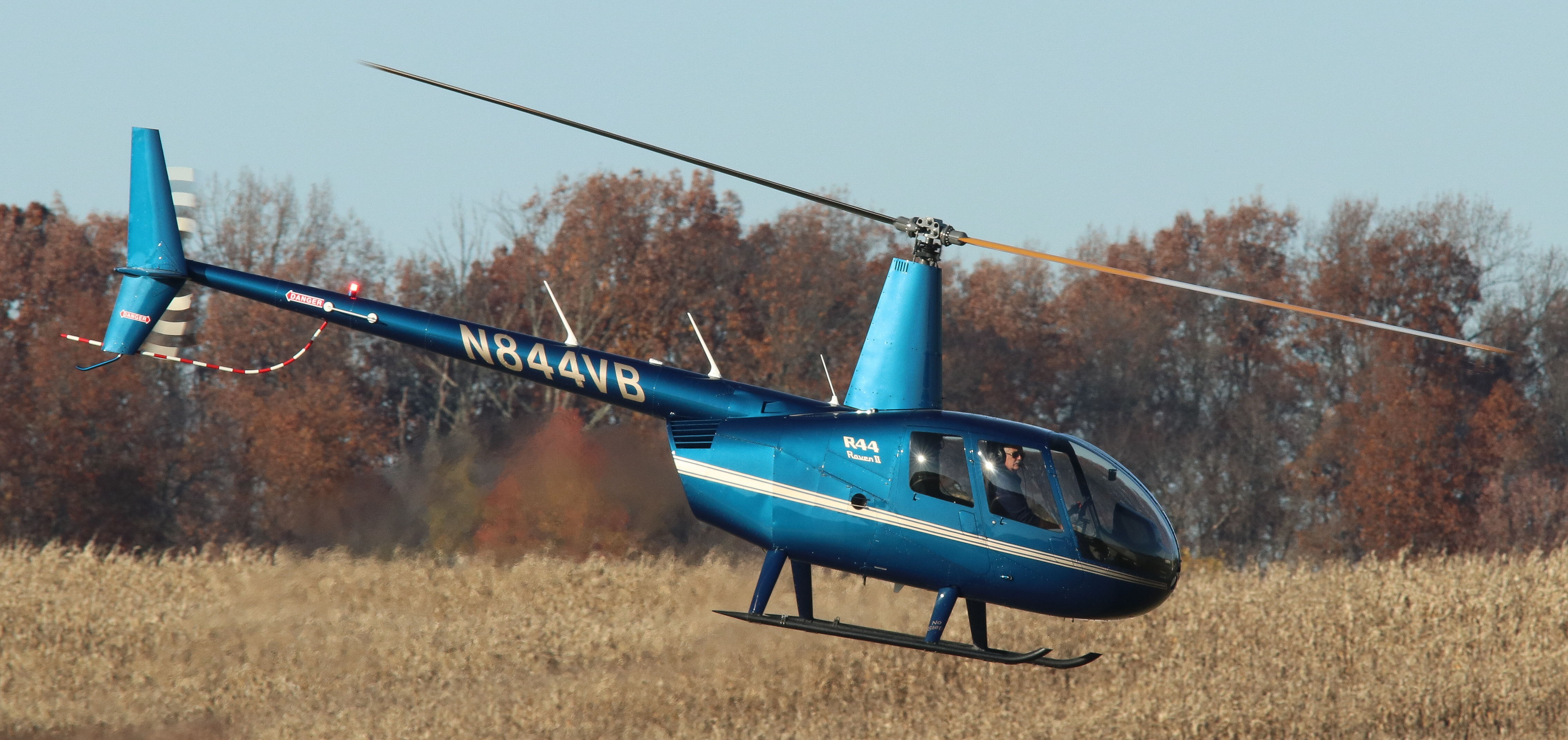 Full size: PRIVATE Robinson R-44 N844VB at York Airport