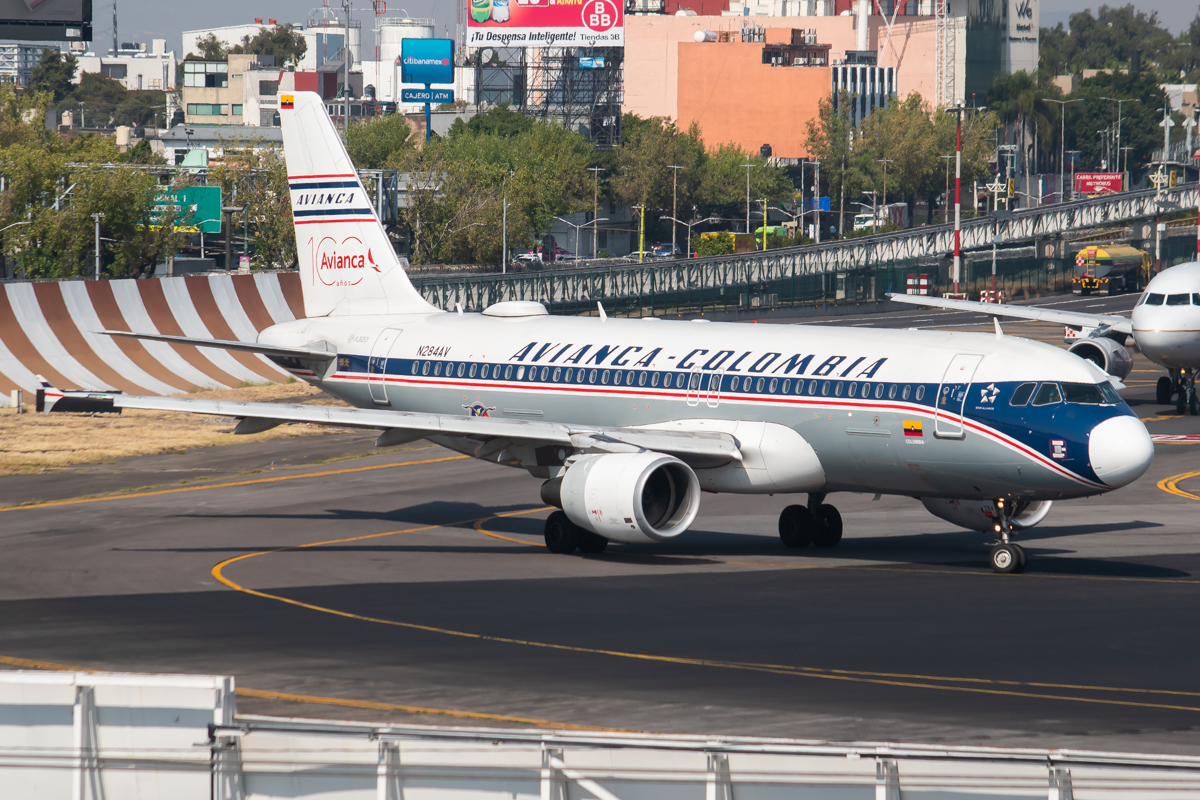 Full size: Avianca Airbus A320 N284AV at Mexico City International Airport