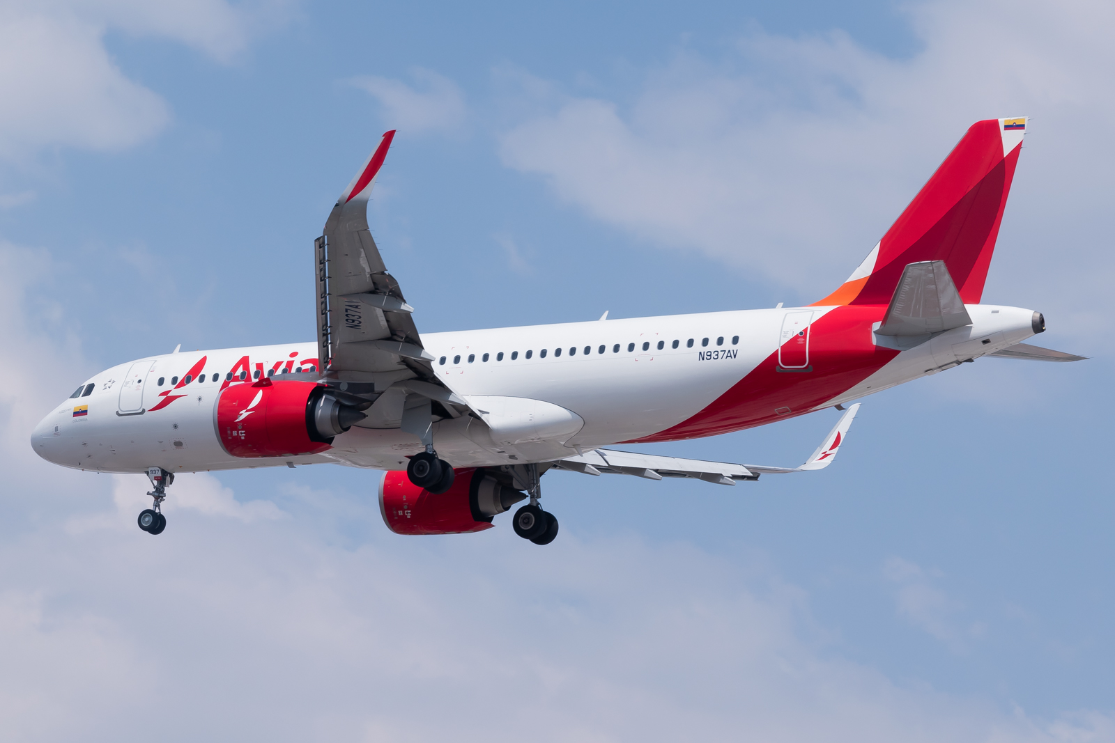 Full size: Avianca Airbus A320NEO N937AV at Mexico City International Airport