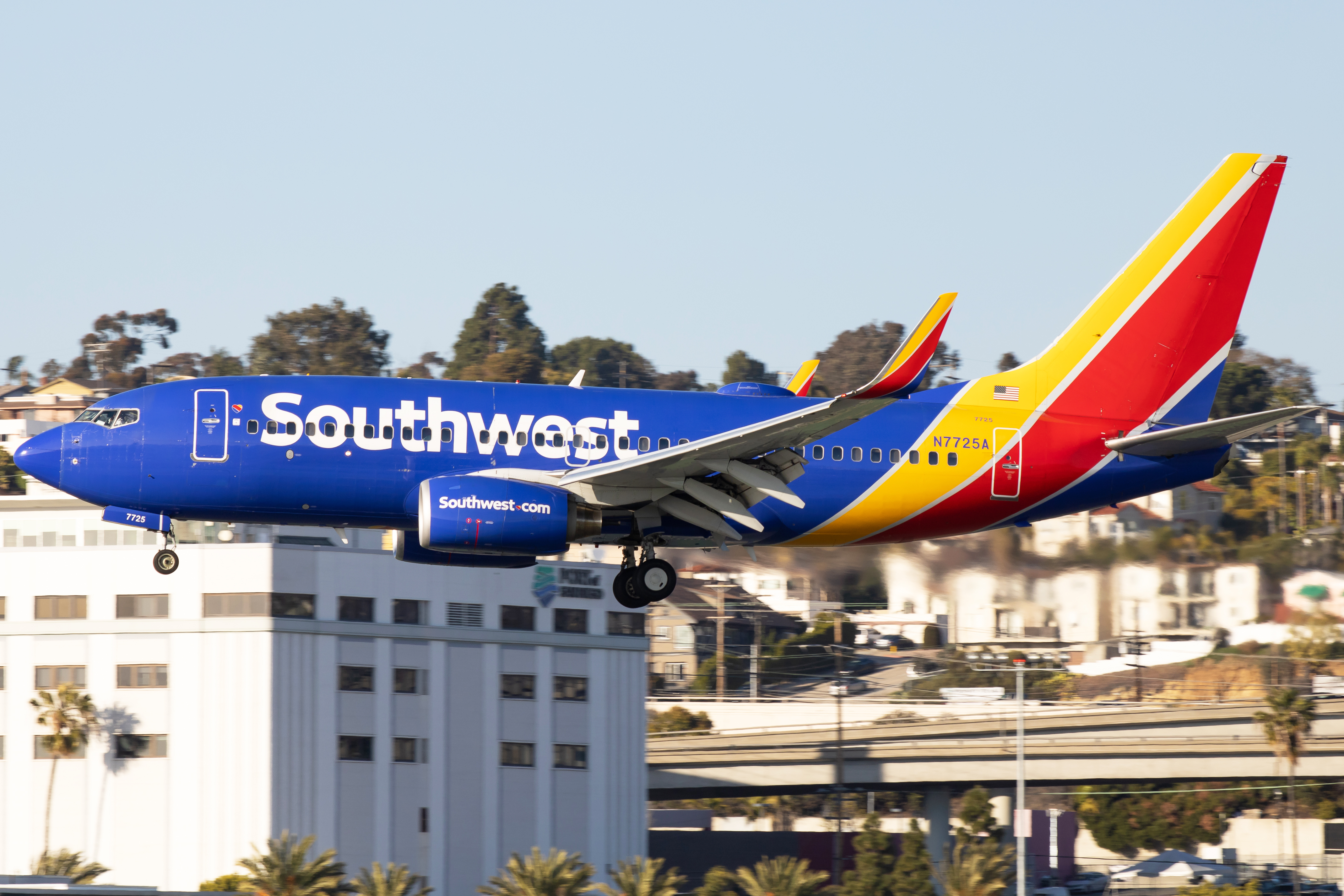 Full size: Southwest Airlines Boeing 737-700 N7725A at San Diego International Airport