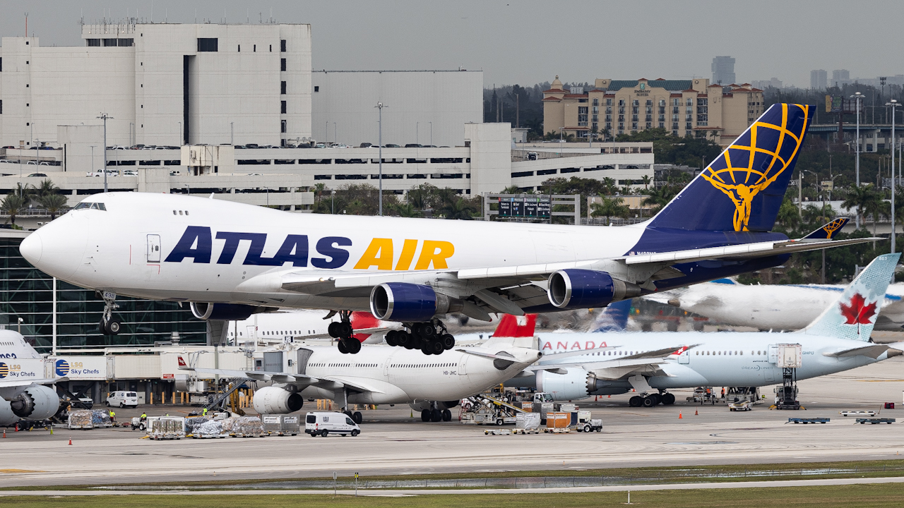 Full size: Atlas Air Boeing 747-400F N498MC at Miami International Airport