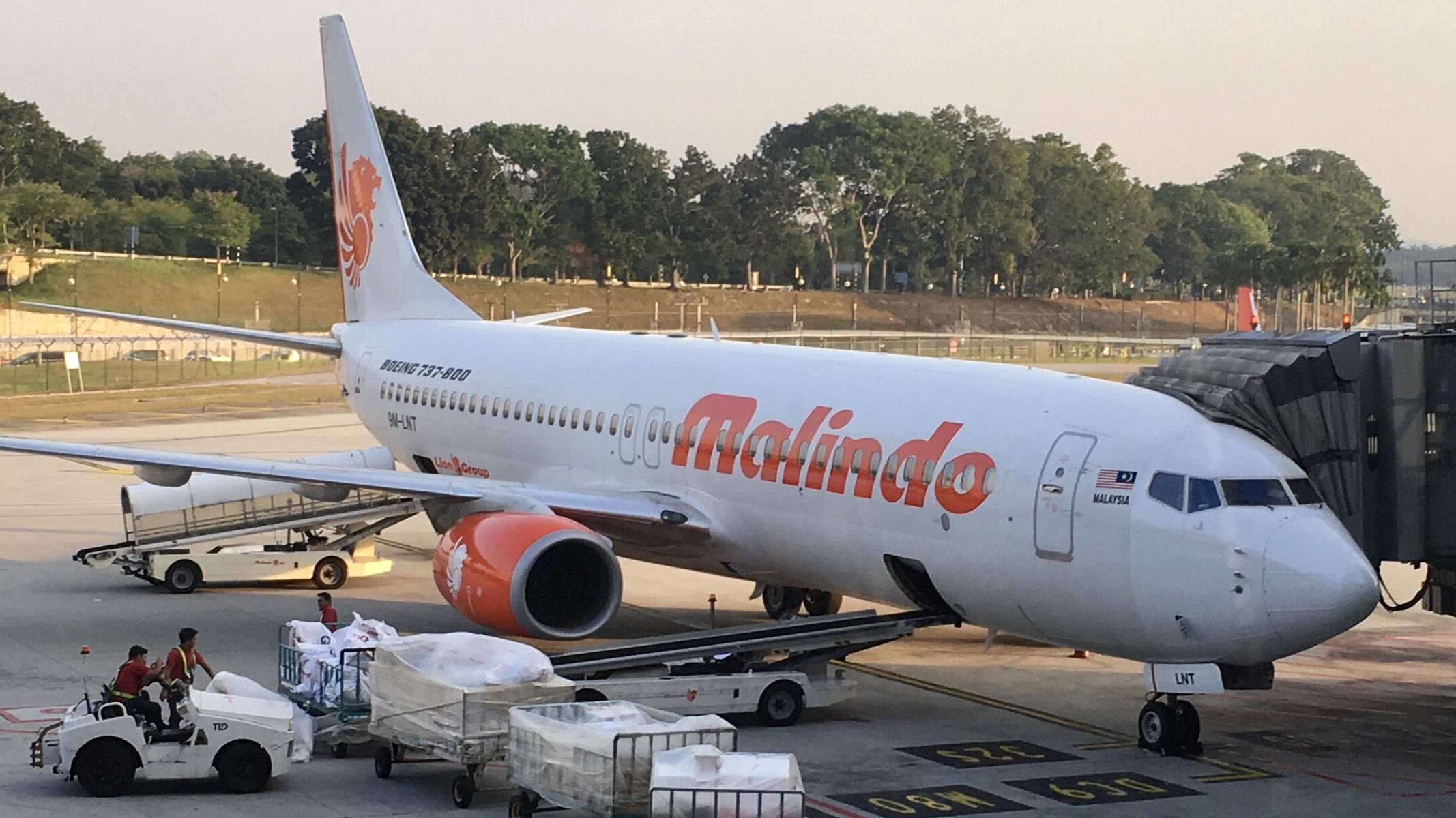 Full size: Batik Air Boeing 737-800 9M-LNT at Kuala Lumpur International Airport