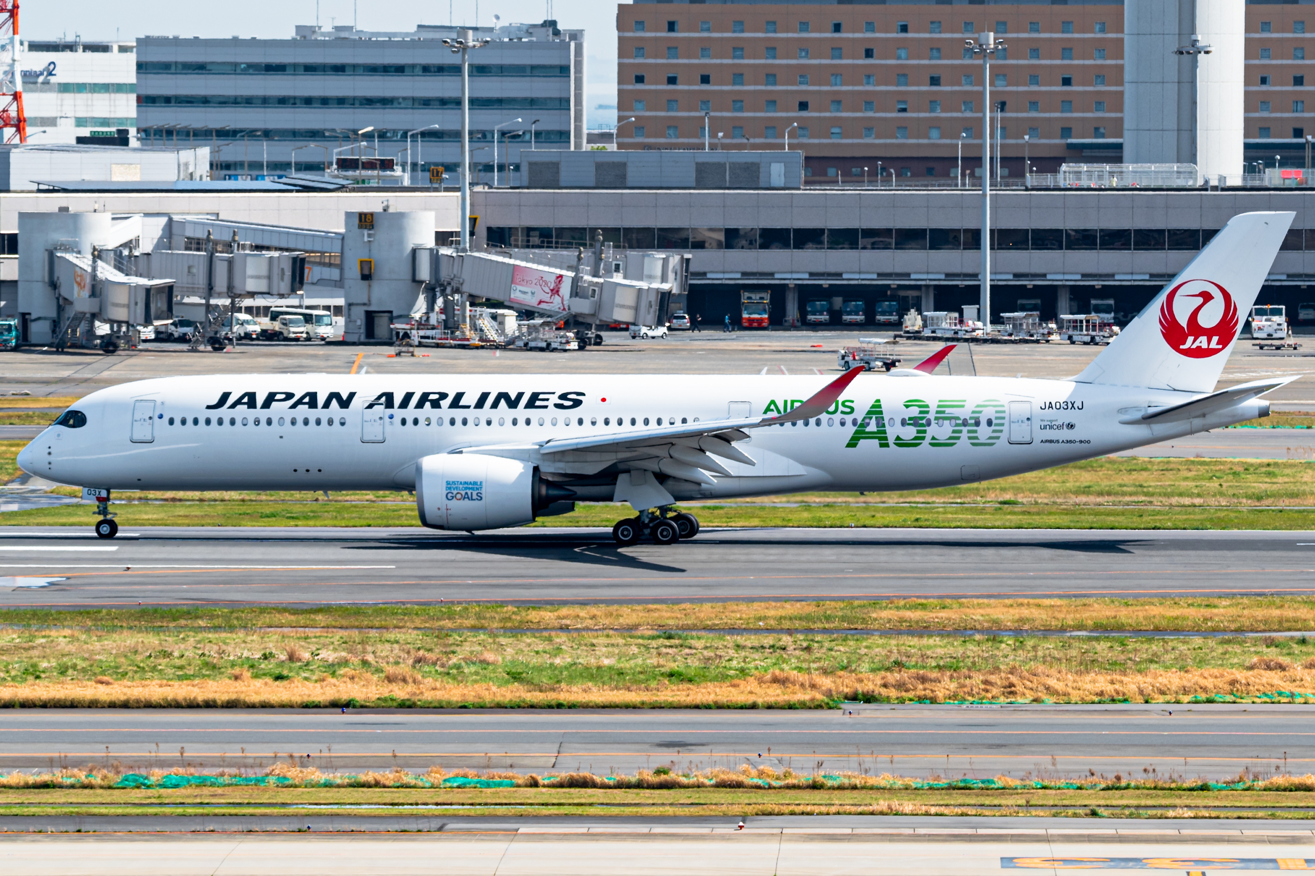 JA03XJ) Japan Airlines Airbus A350-900 by Nicolas Williams