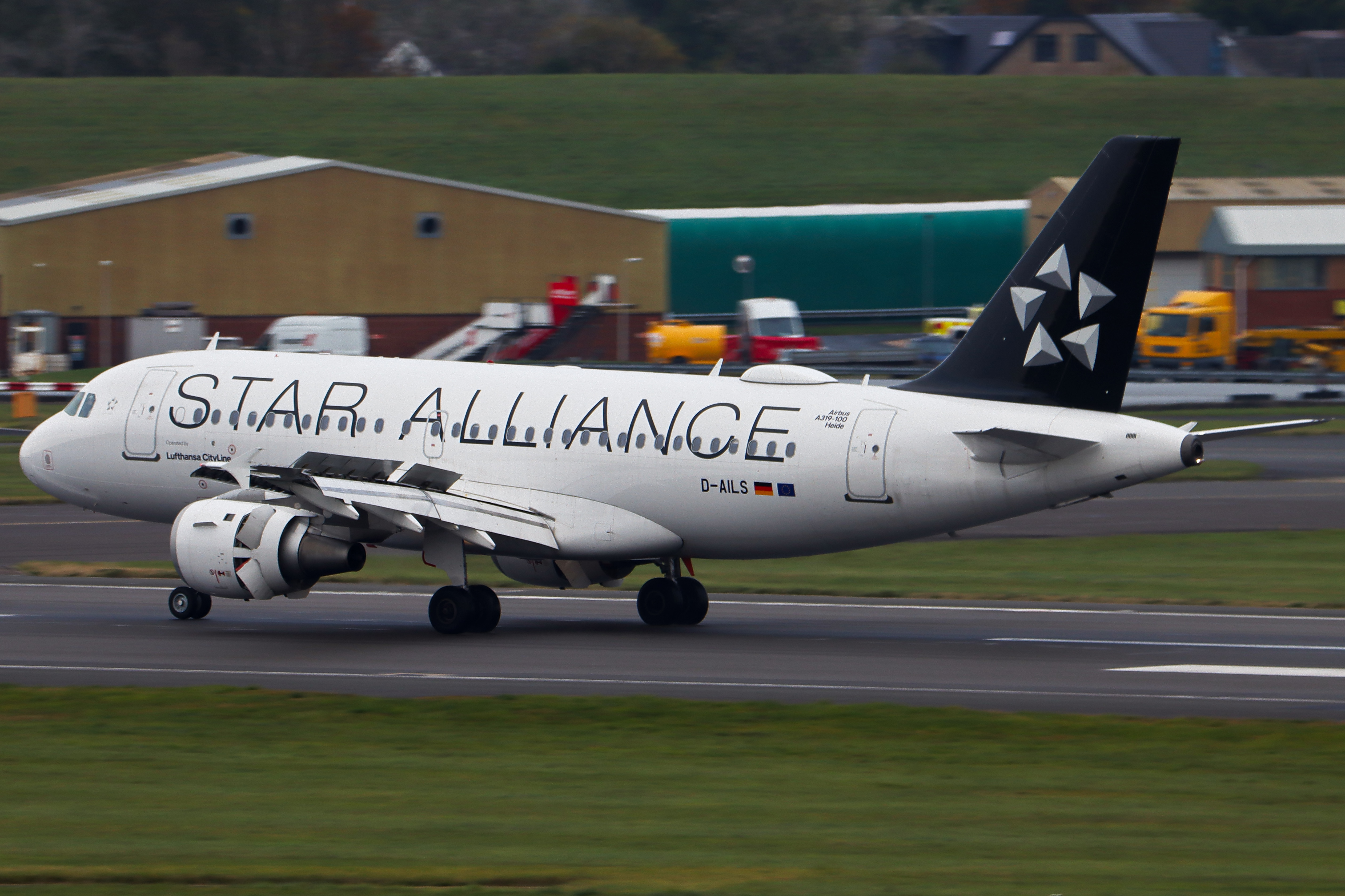 Full size: Lufthansa CityLine Airbus A319 D-AILS  at Birmingham Airport