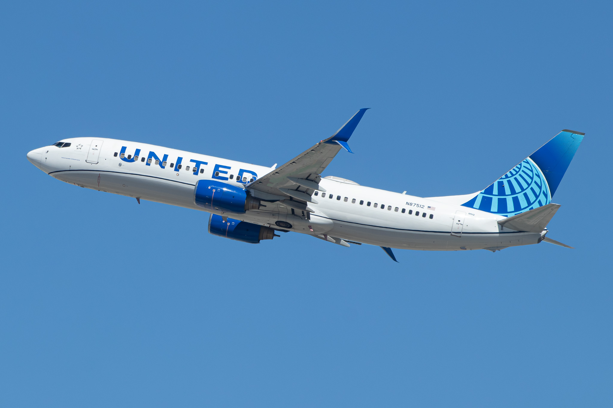 Full size: United Airlines Boeing 737-800 N87512 at Los Angeles International Airport