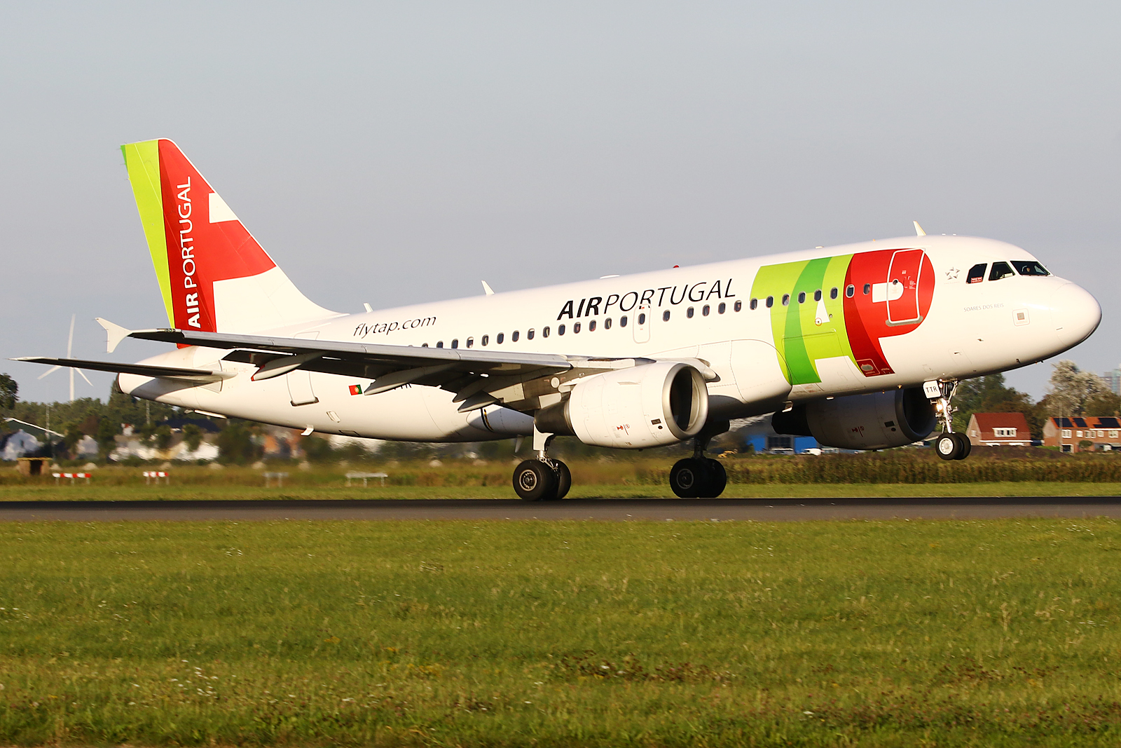 Full size: TAP Air Portugal Airbus A319-112 CS-TTR at Amsterdam Schiphol Airport