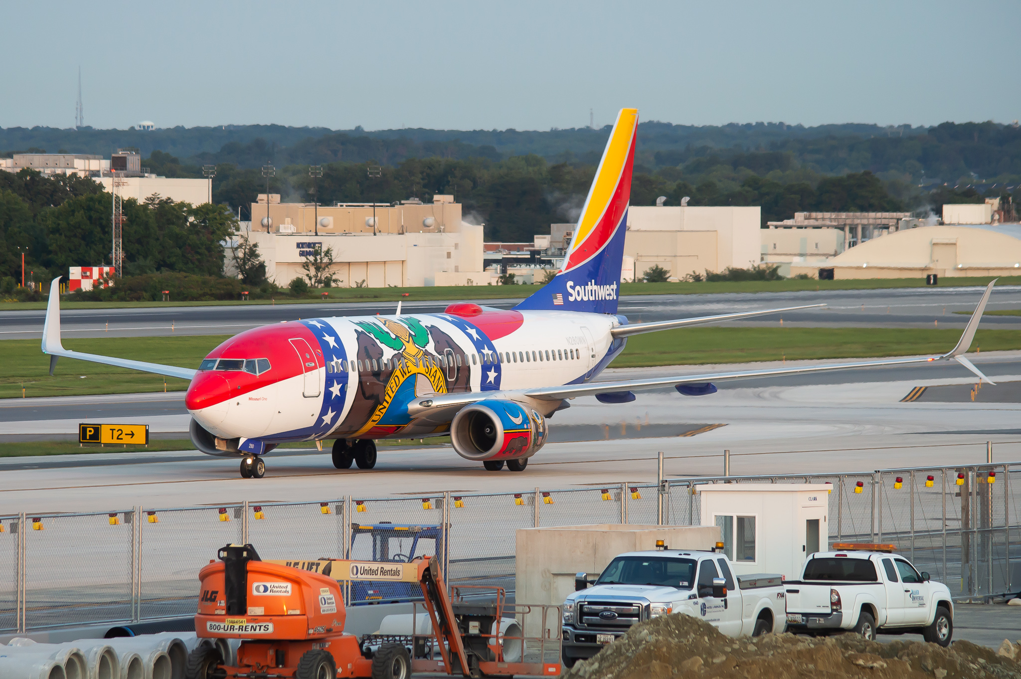 Full size: Southwest Airlines Boeing 737-700 N230WN at Baltimore/Washington International Thurgood Marshall Airport