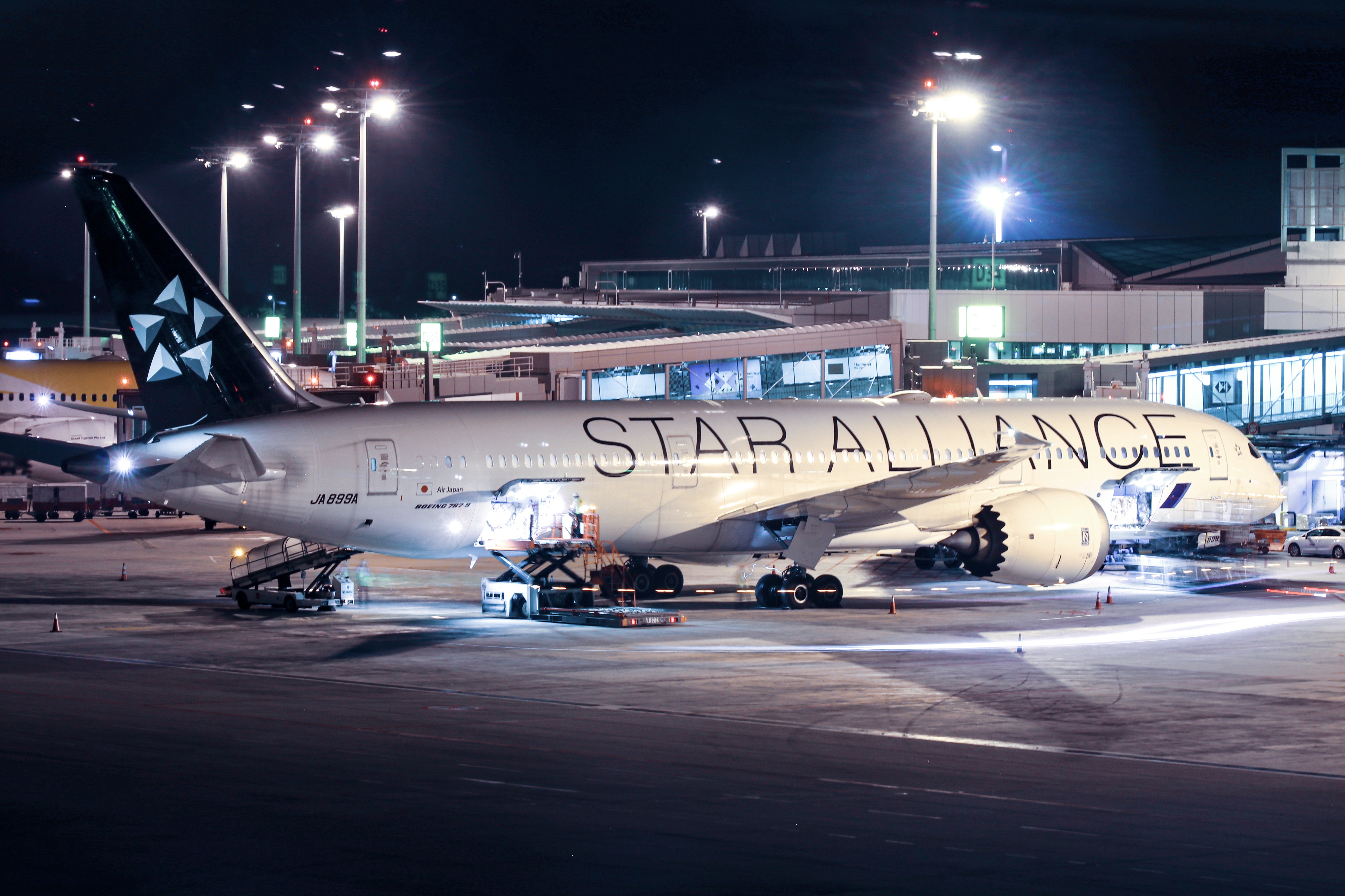 Full size: All Nippon Airways Boeing 787-9 JA899A at Singapore-Changi Airport