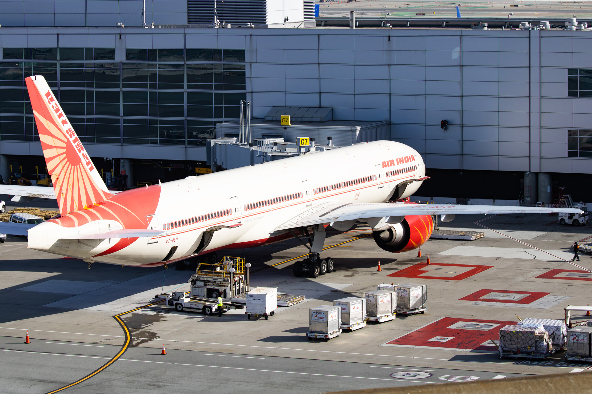 Full size: Air India Boeing 777-300ER VT-ALO at San Francisco International Airport