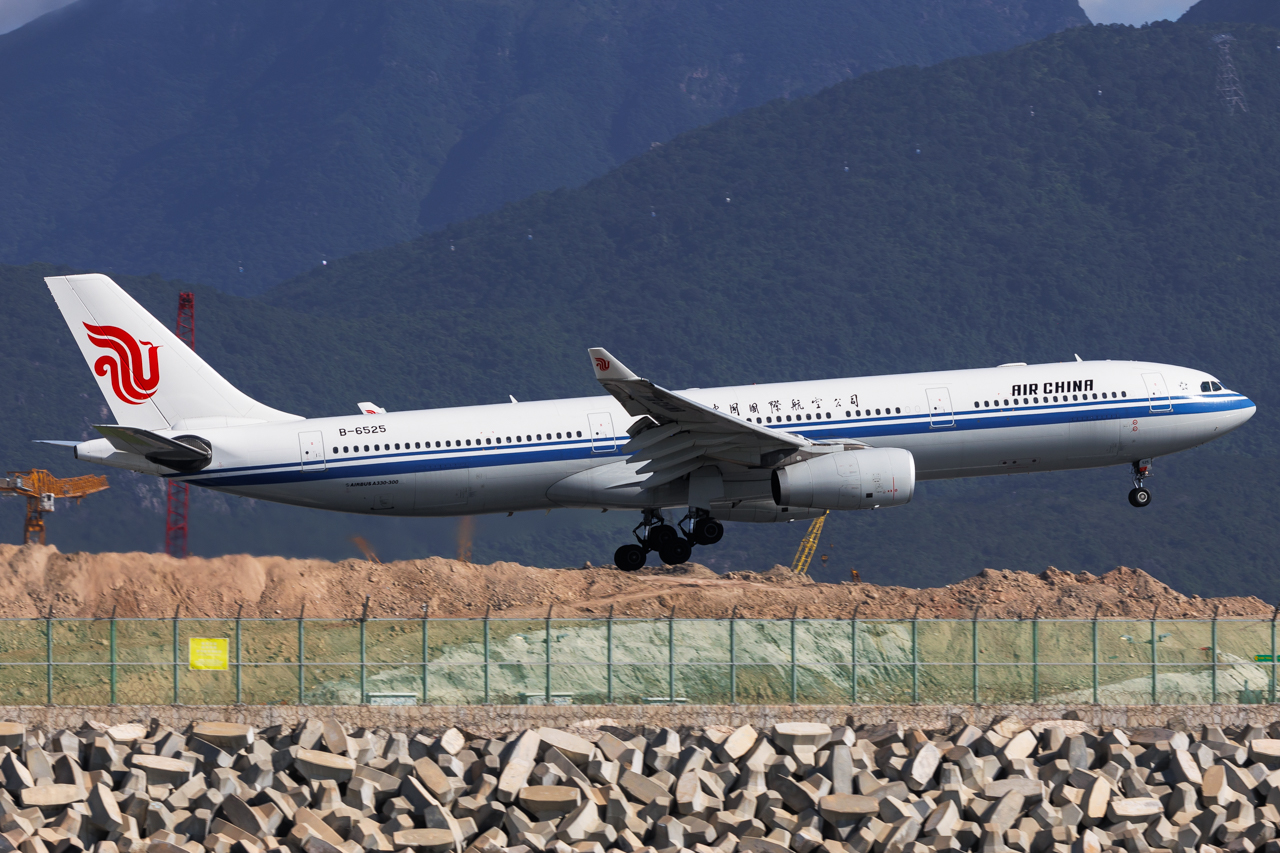 Full size: Air China Airbus A330-300 B-6525 at Hong Kong International Airport