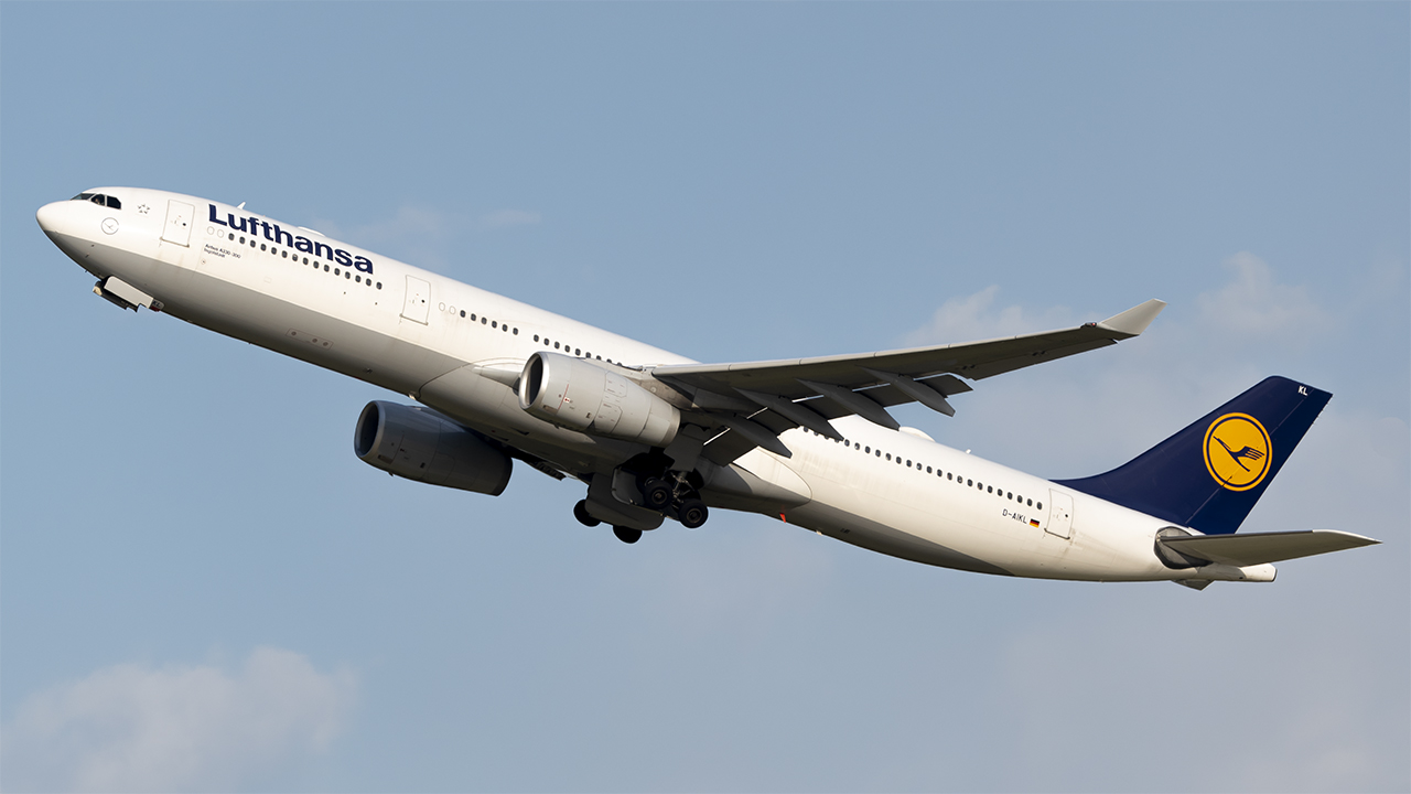 Full size: Lufthansa Airbus A330-300 D-AIKL at Washington Dulles International Airport