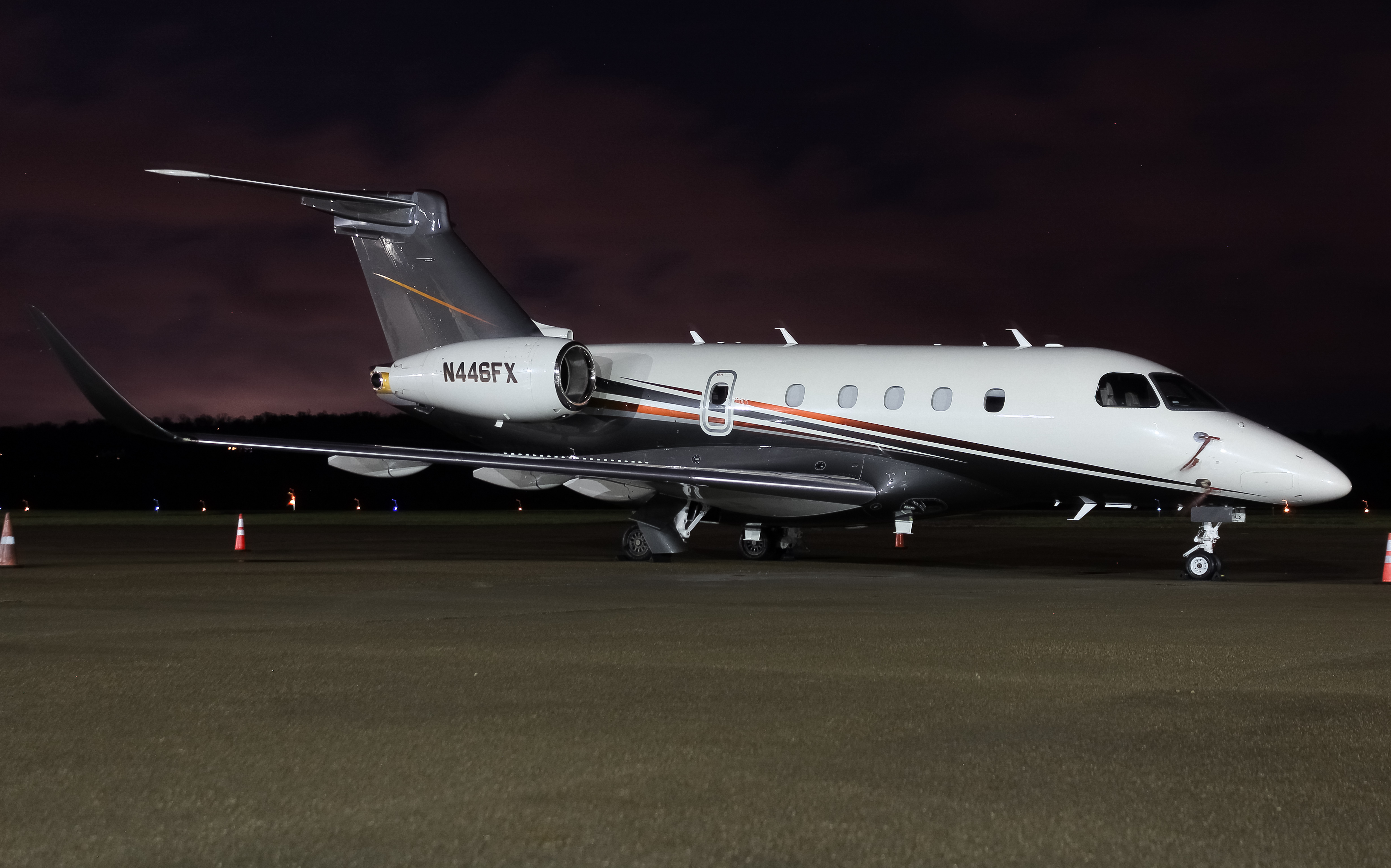 Full size: FlexJet Embraer Legacy 500 N446FX at Cincinnati Municipal Airport/Lunken Field