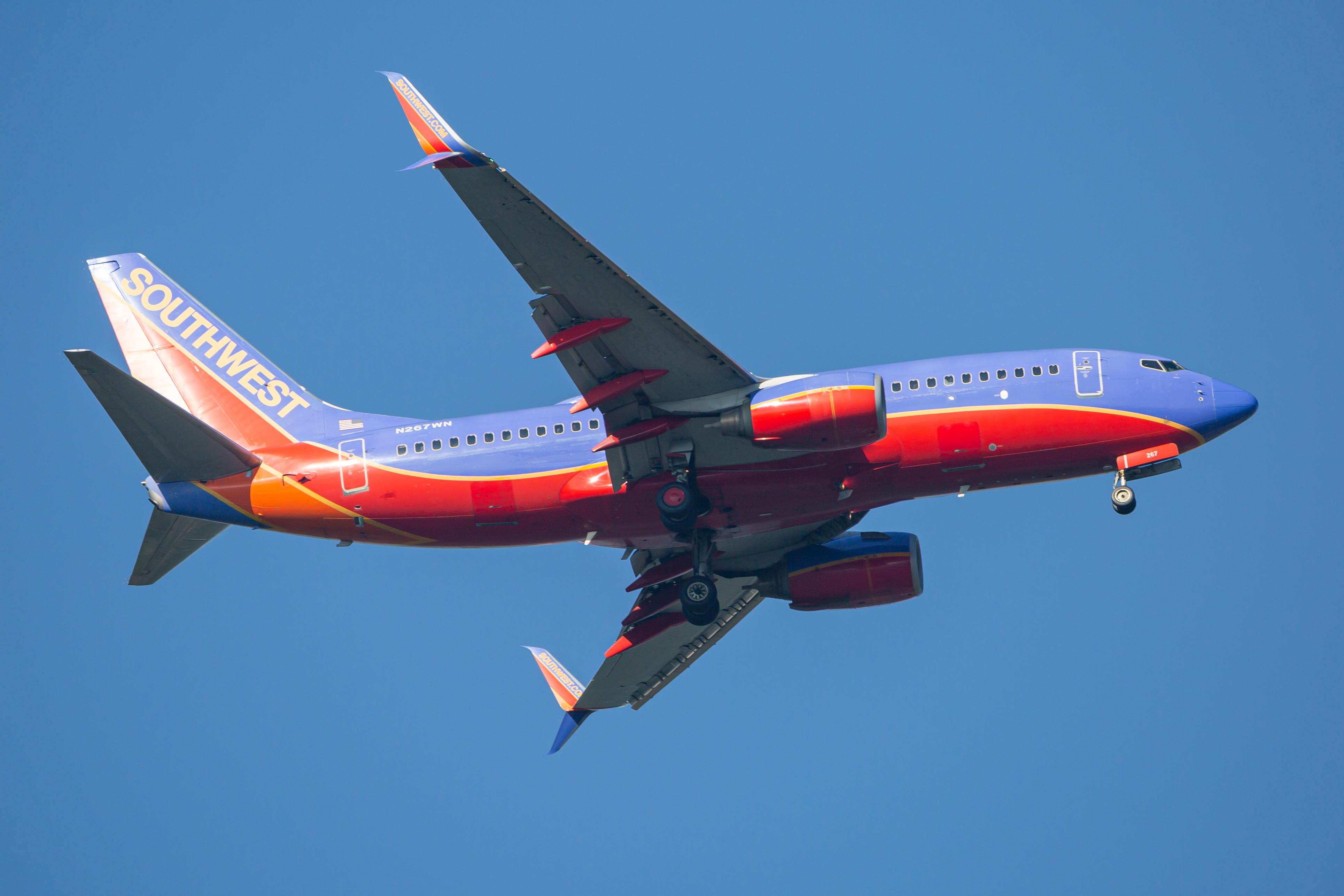 Full size: Southwest Airlines Boeing 737-700 N267WN at Baltimore/Washington International Thurgood Marshall Airport