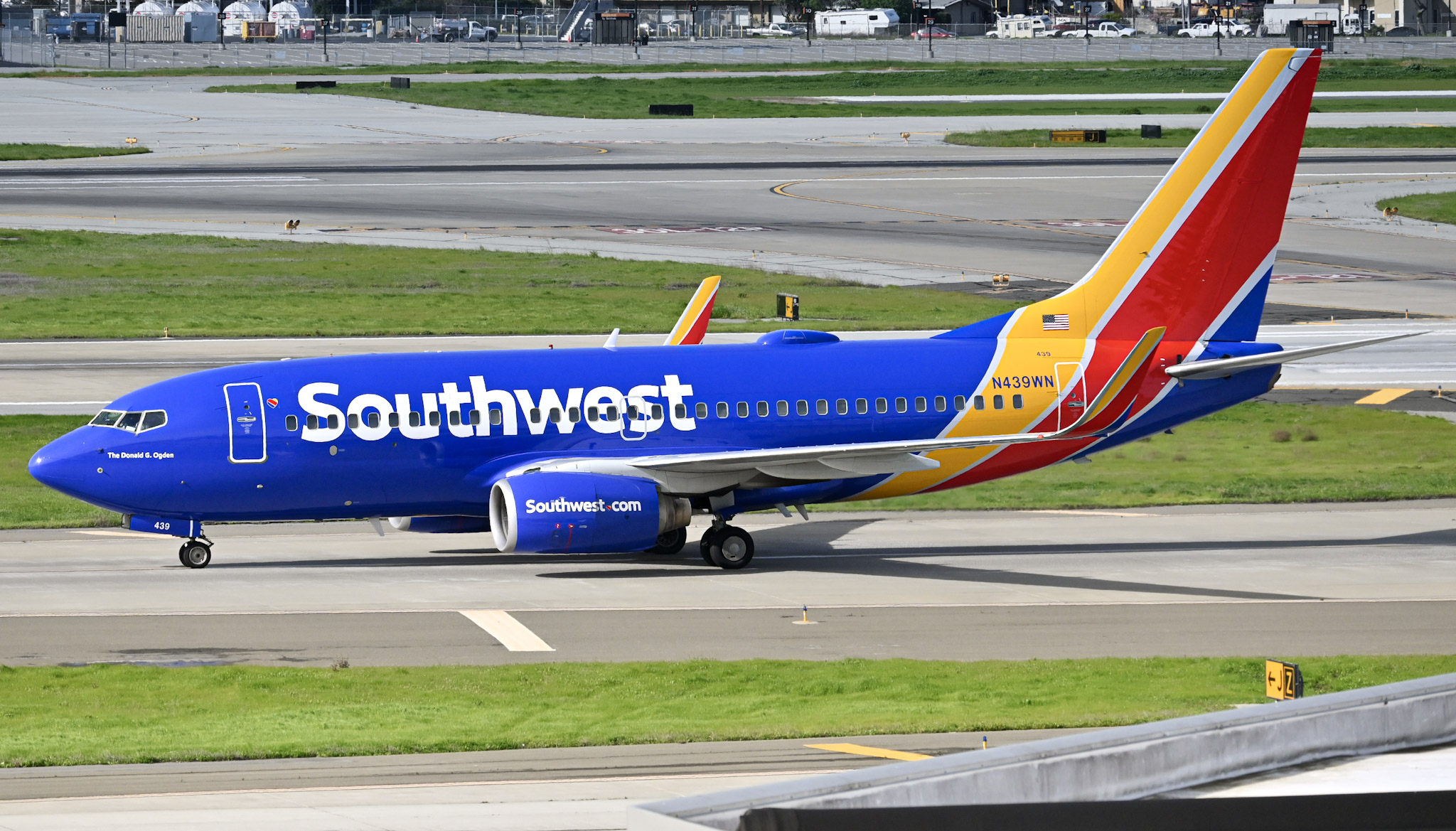 Full size: Southwest Airlines Boeing 737-700 N439WN at Norman Y Mineta San Jose International Airport