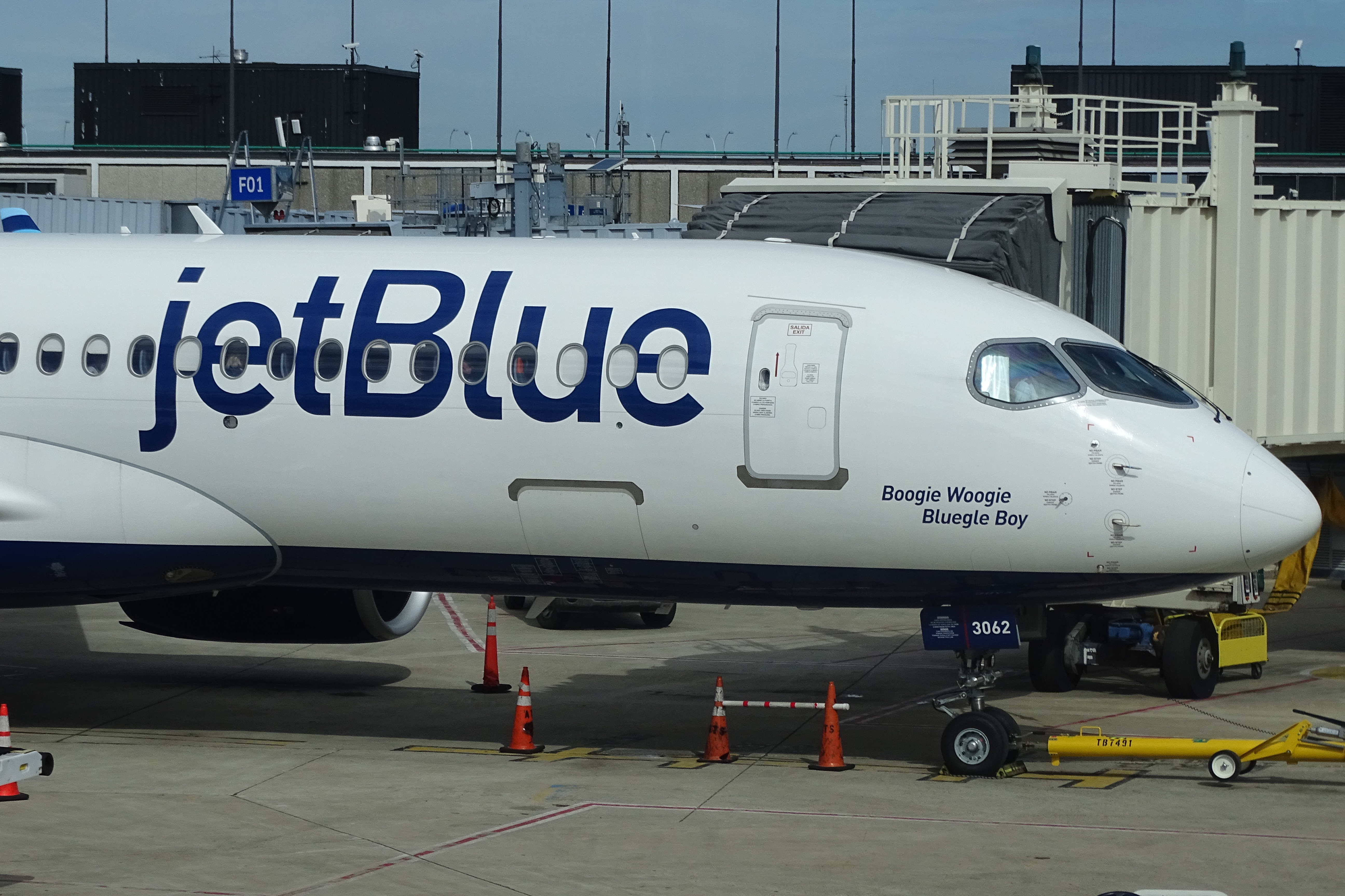Full size: JetBlue Airways Airbus A220-300 N3062J at Chicago O'Hare International Airport