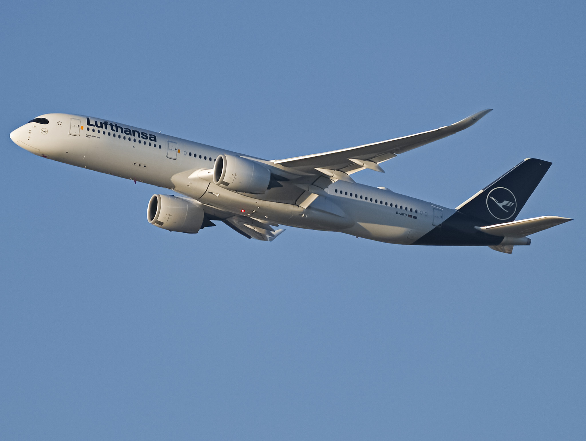 Full size: Lufthansa Airbus A350-900 D-AIXD at San Diego International Airport