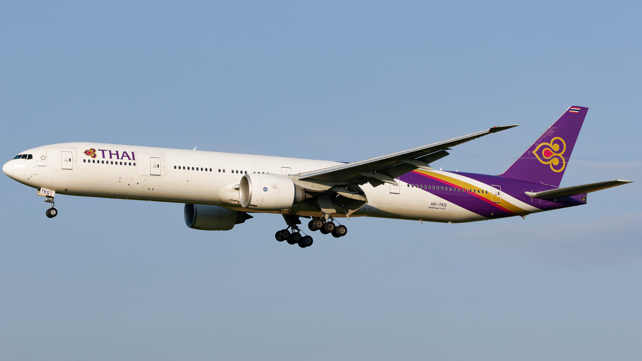 Full size: Thai Airways Boeing 777-300ER HS-TKQ at Zurich-Kloten Airport