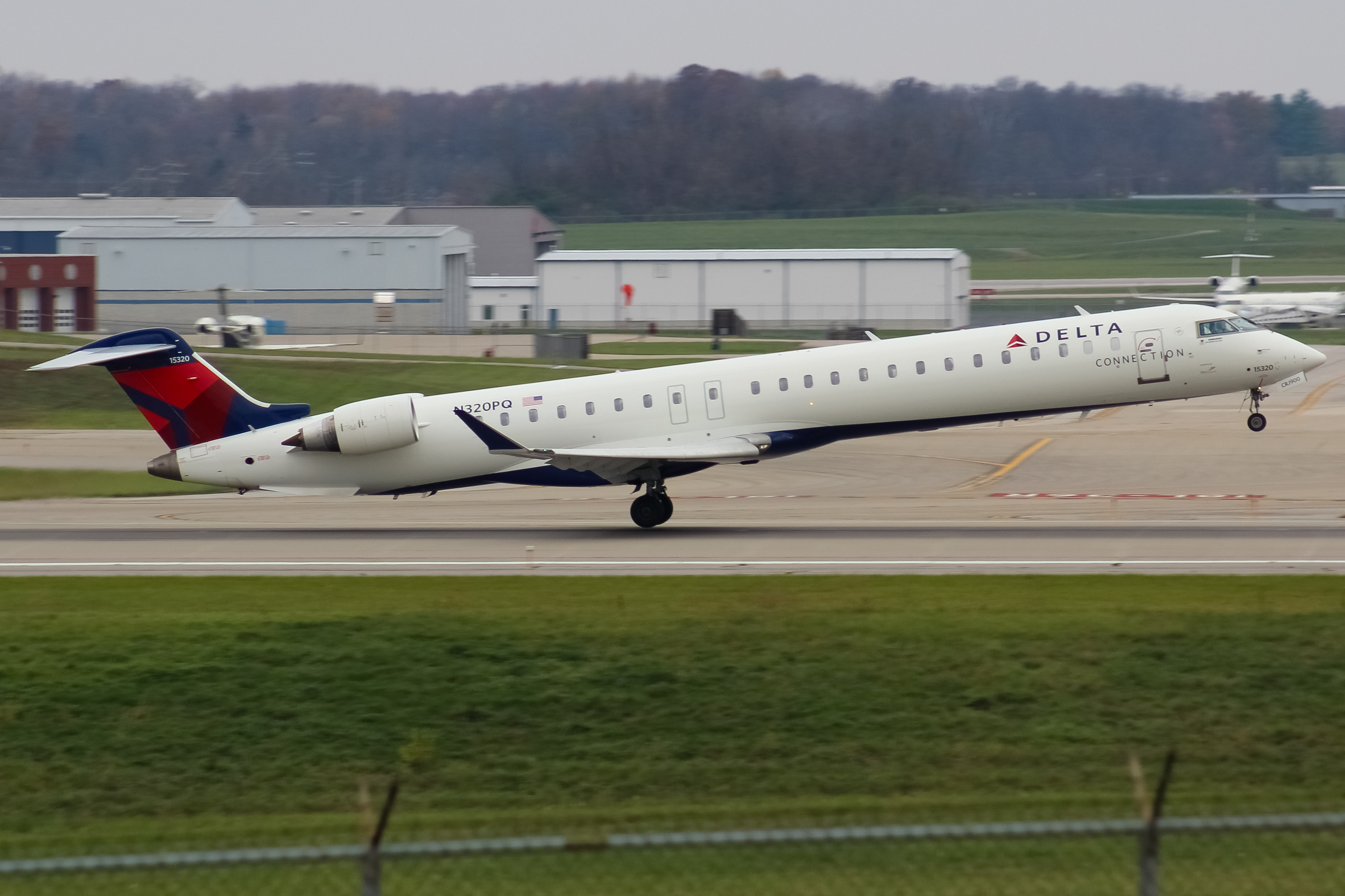 Full size: Delta Connection Mitsubishi CRJ-900 N320PQ at Cincinnati/Northern Kentucky International Airport