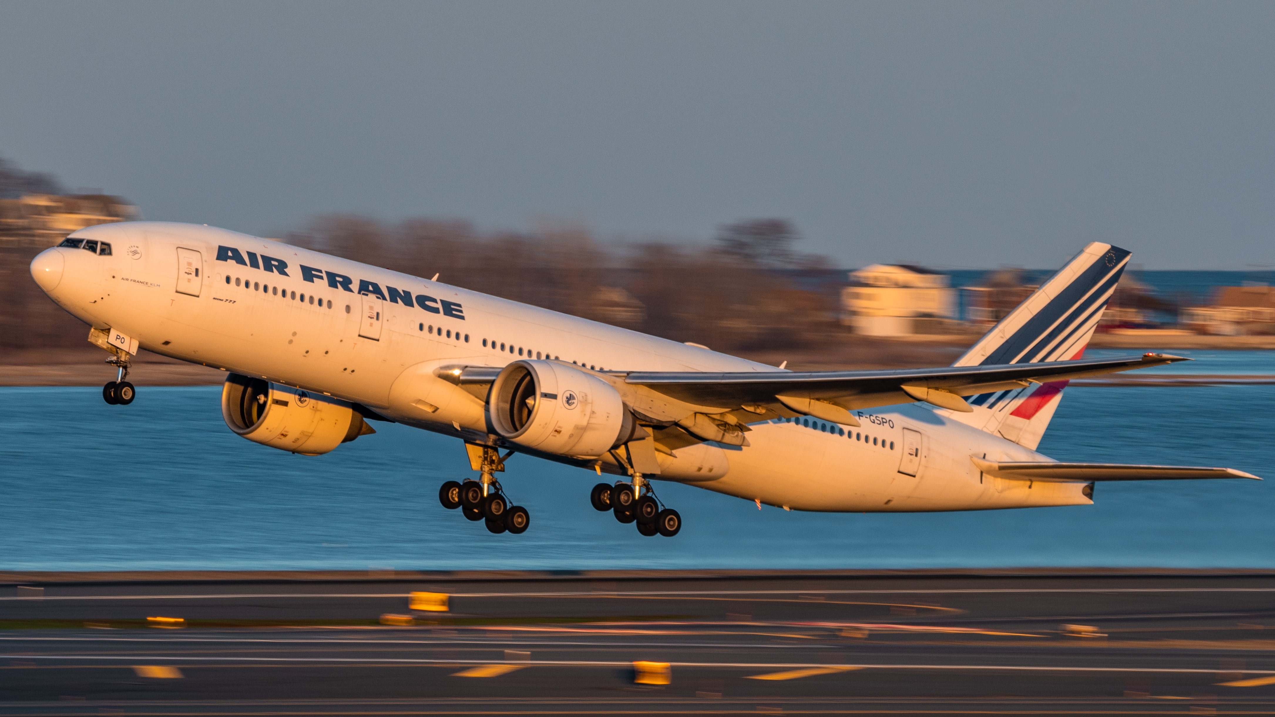 Full size: Air France Boeing 777-200ER F-GSPO at General Edward Lawrence Logan International Airport