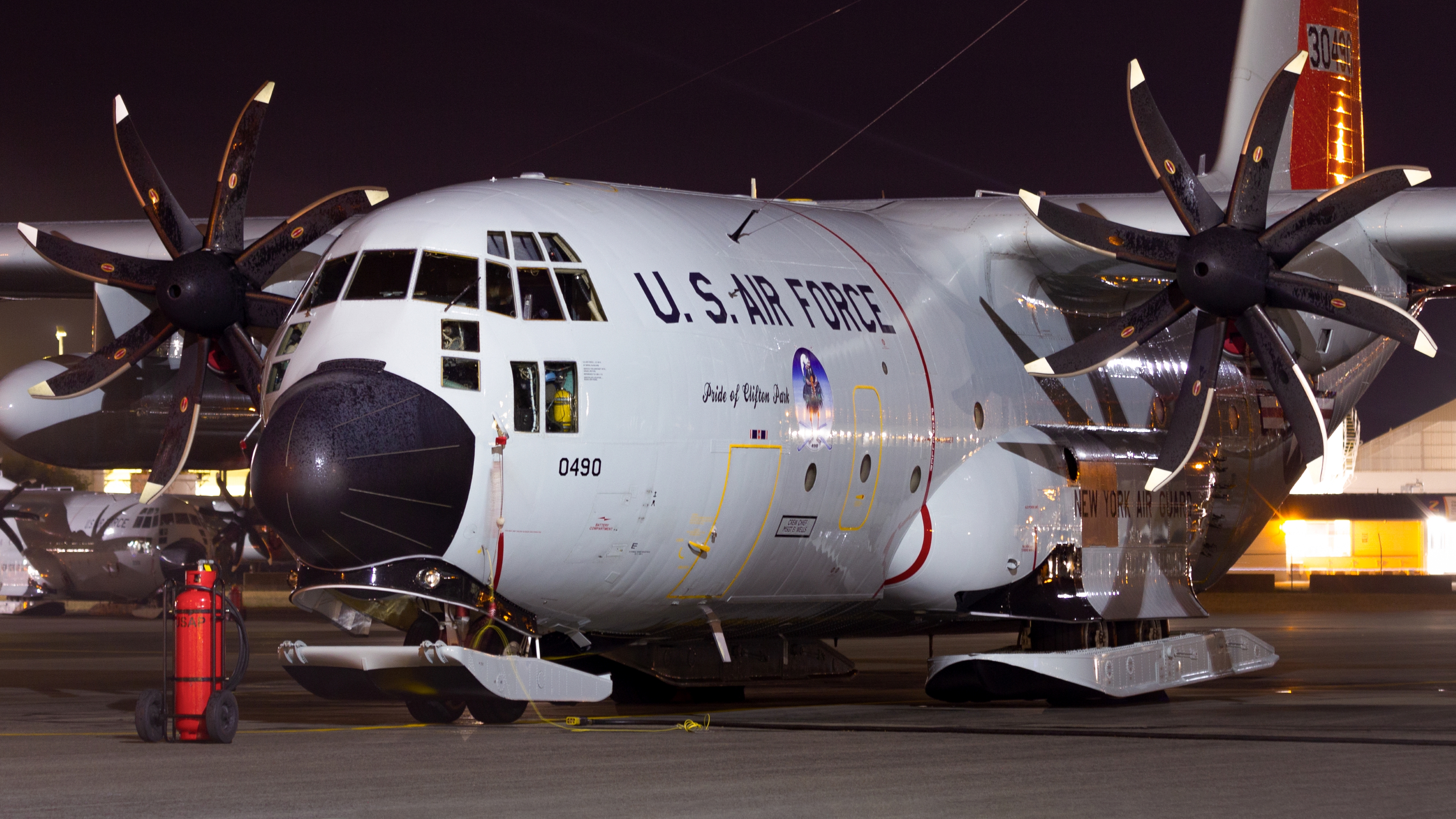 Full size: USAF - United States Air Force Lockheed LC-130H 83-0490 at Christchurch International Airport