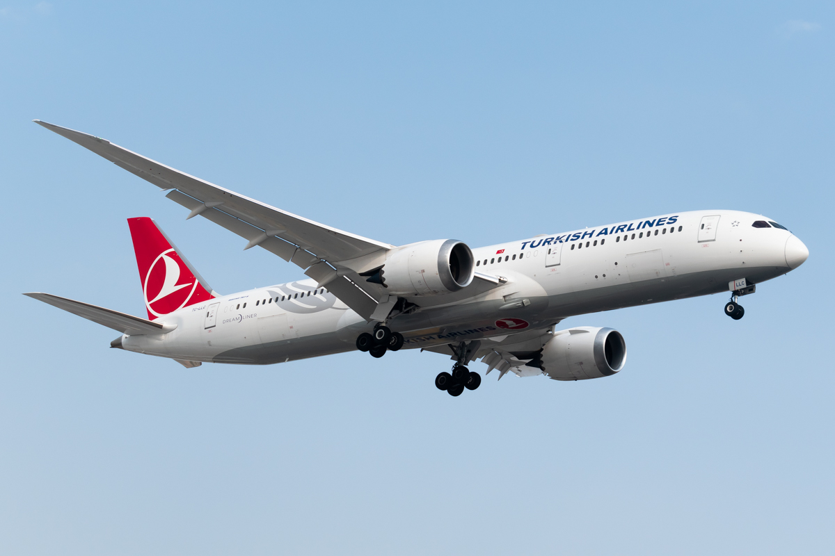 Full size: Turkish Airlines Boeing 787-9 TC-LLC at Mexico City International Airport