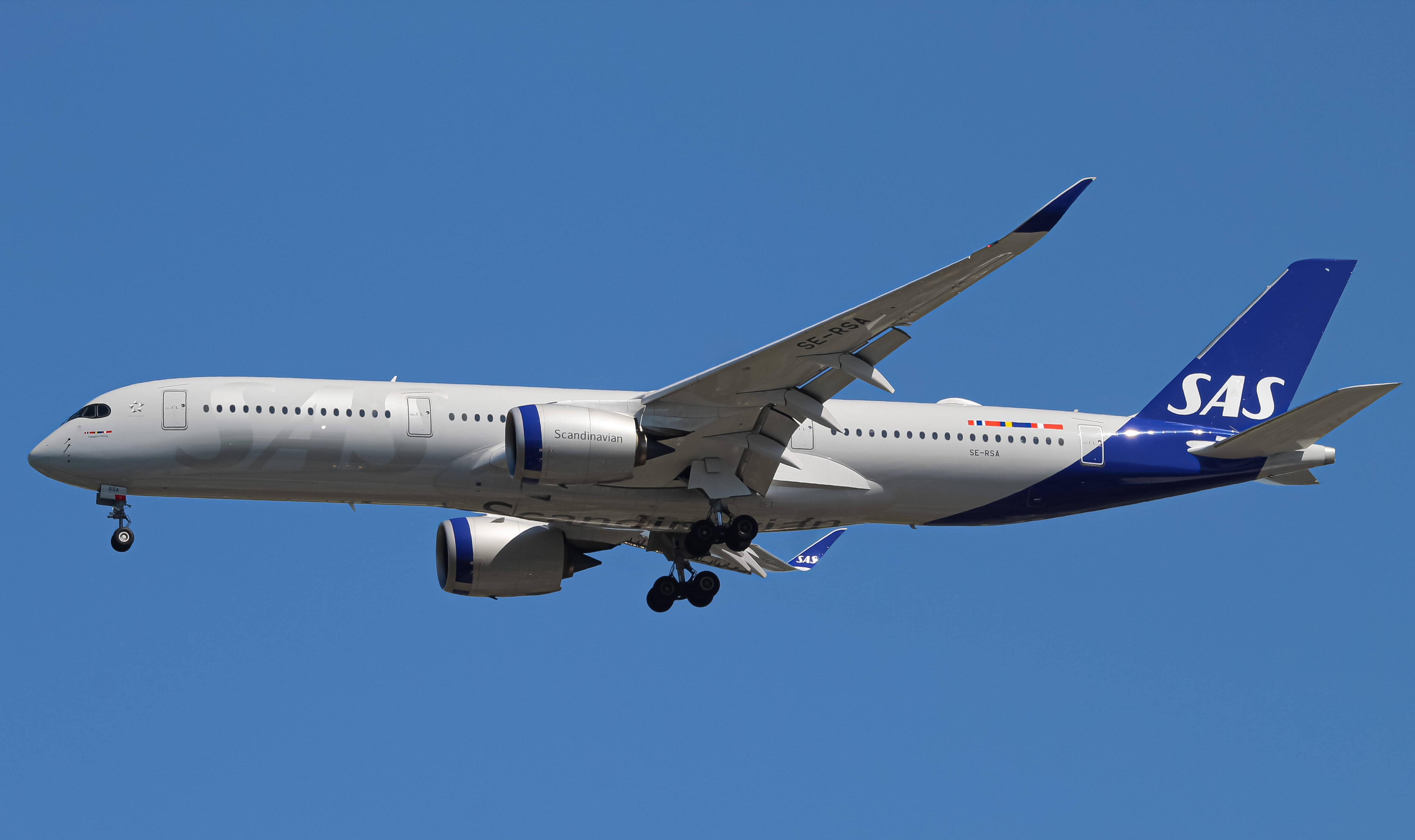 Full size: Scandinavian Airlines Airbus A350-900 SE-RSA at Washington Dulles International Airport