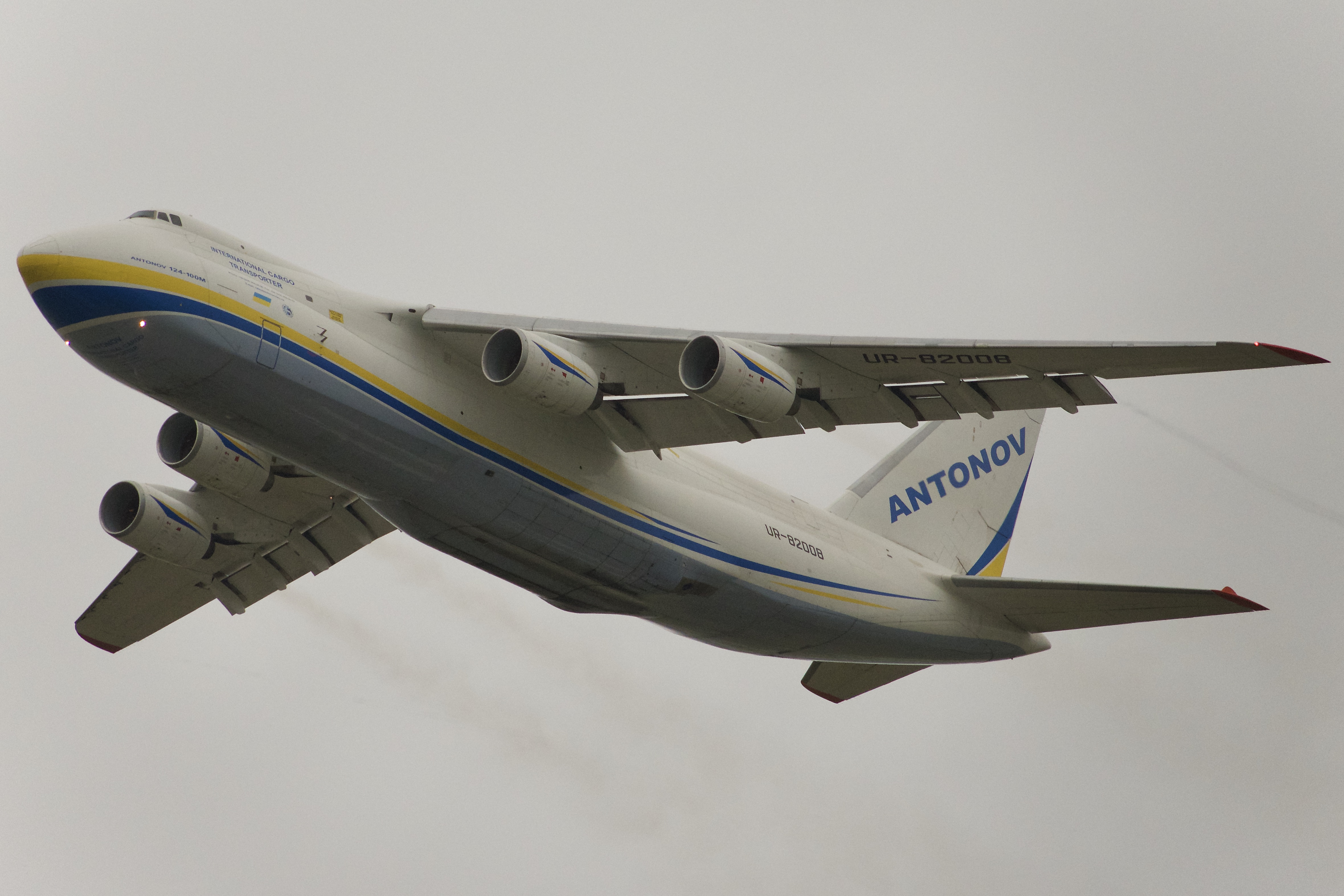 Full size: Antonov Design Bureau Antonov AN-124  UR-82008 at Orlando International Airport