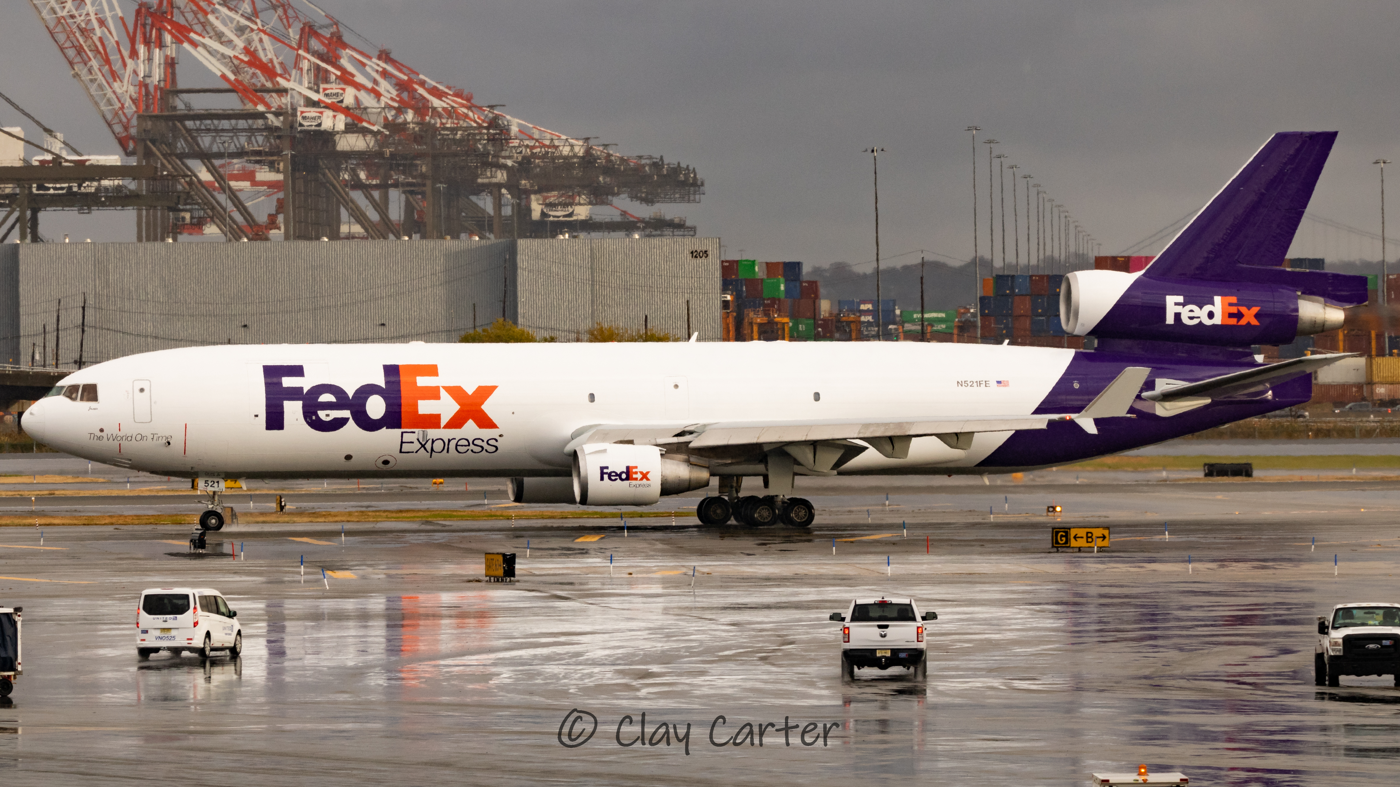 Full size: FedEx McDonnell Douglas MD-11F N521FE at Newark Liberty International Airport