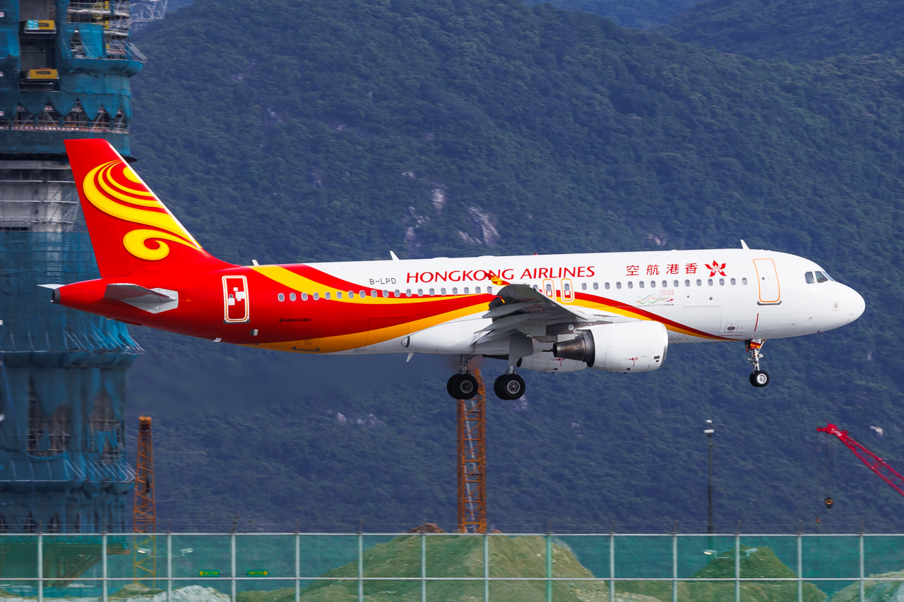 Full size: Hong Kong Airlines Airbus A320 B-LPD at Hong Kong International Airport
