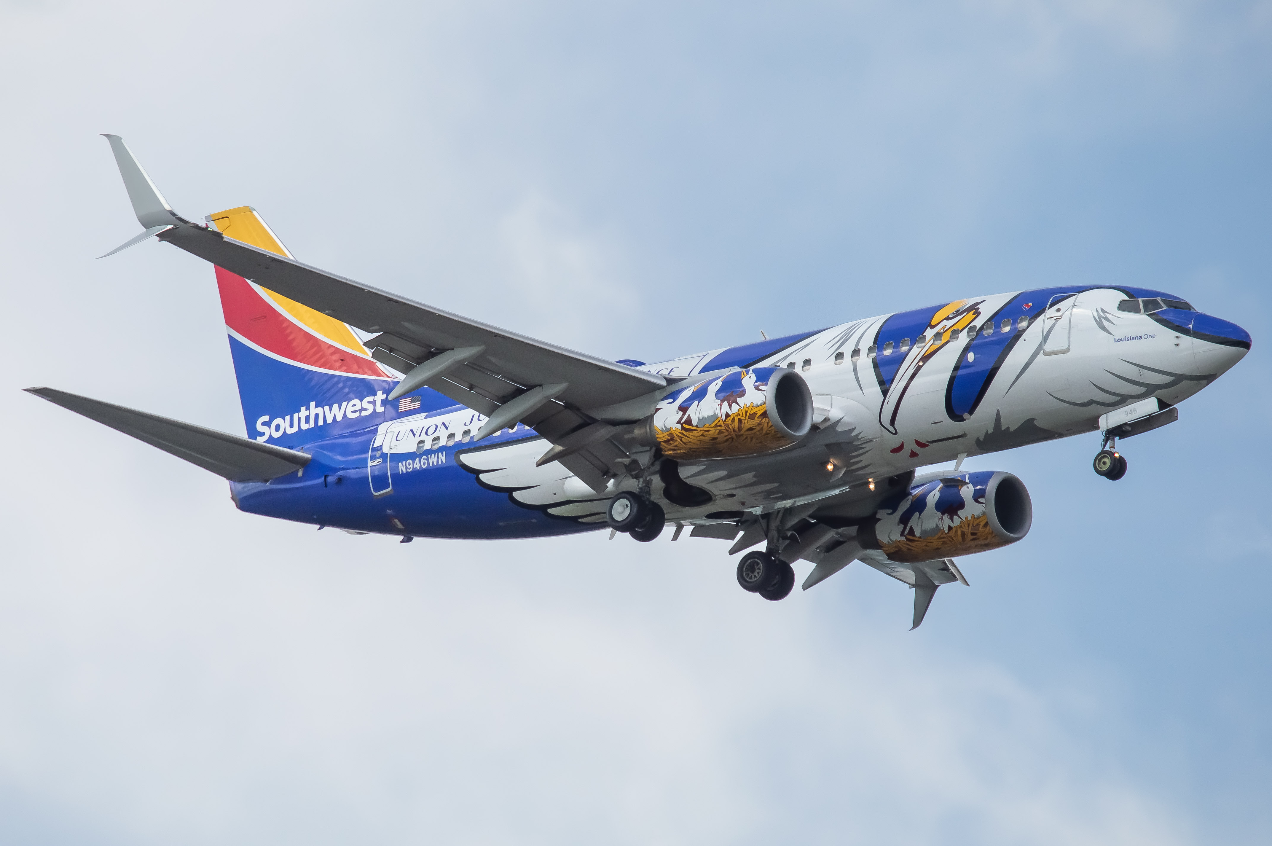 Full size: Southwest Airlines Boeing 737-700 N946WN at Baltimore/Washington International Thurgood Marshall Airport