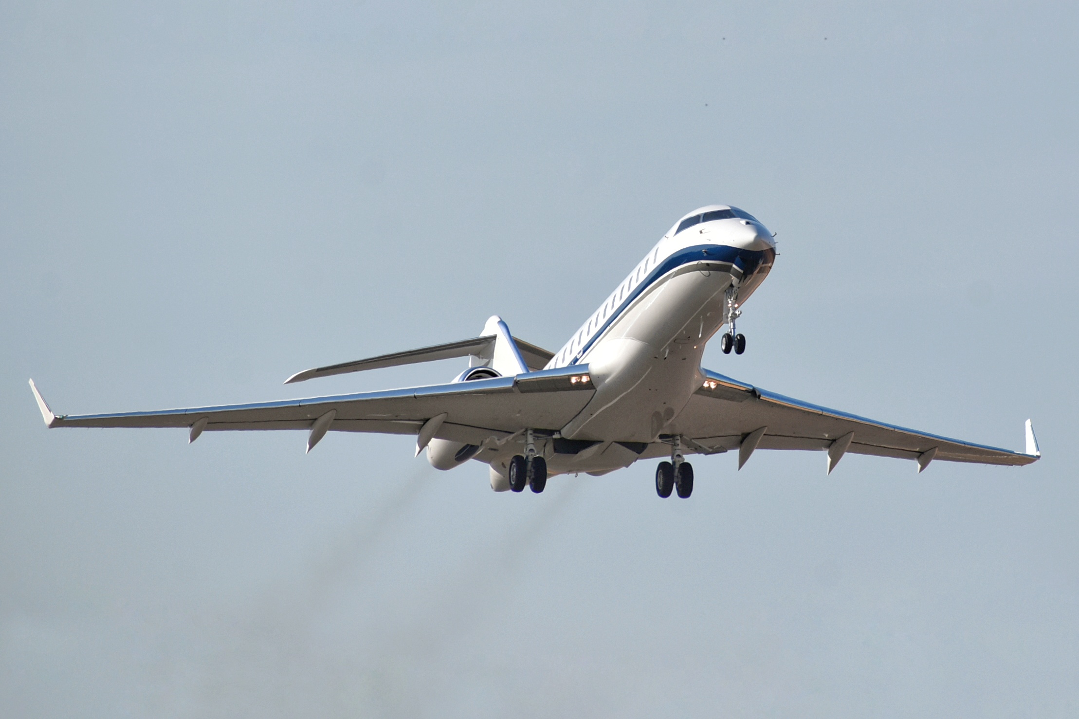 Full size: PRIVATE Bombardier Global Express N610SW at Aeropuerto de Cabo San Lucas Internacional