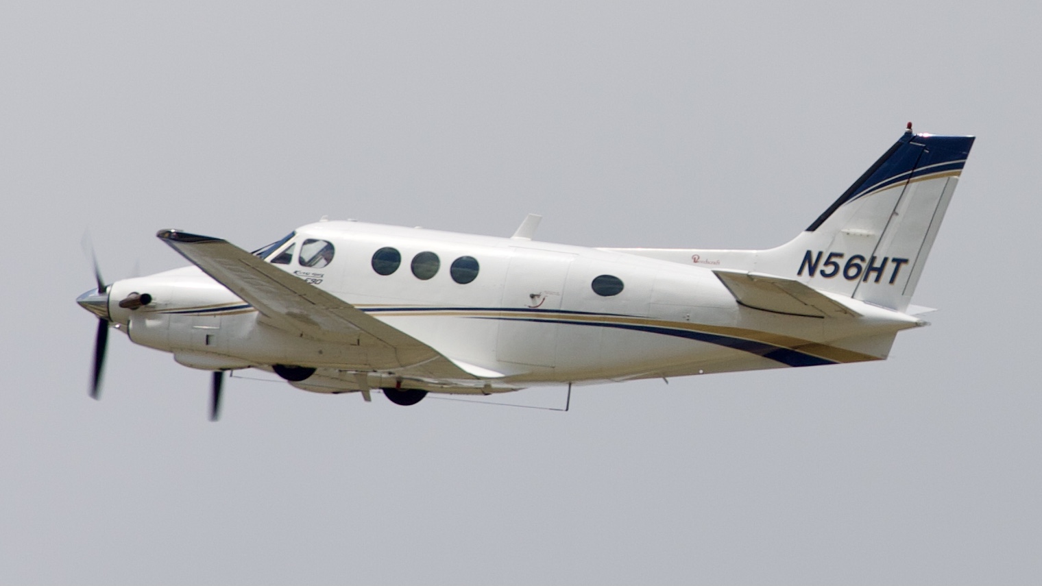 Full size: PRIVATE Beechcraft King Air C90 N56HT at Houston-George Bush Intercontinental Airport