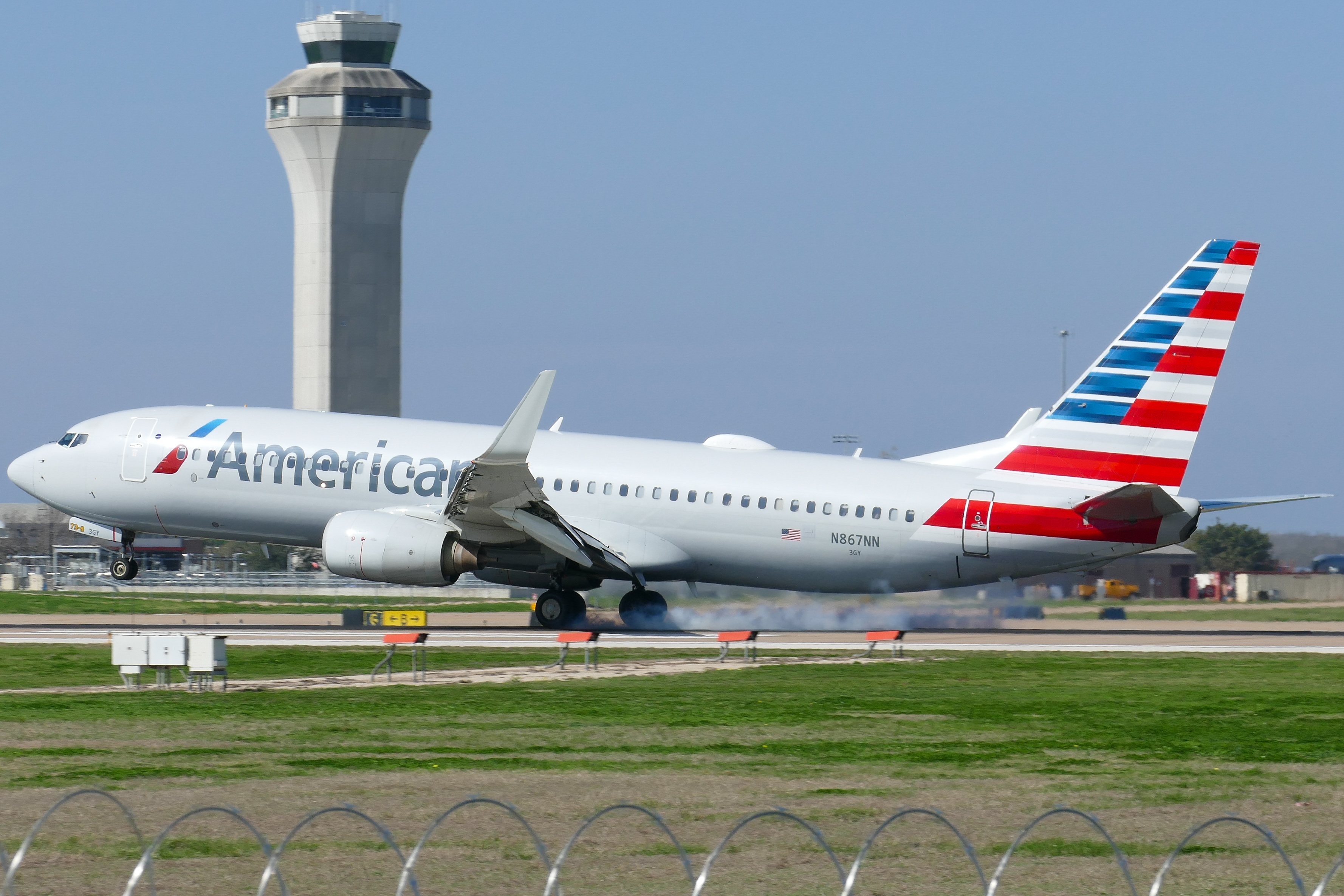 Full size: American Airlines Boeing 737-800 N867NN at Austin-Bergstrom International Airport