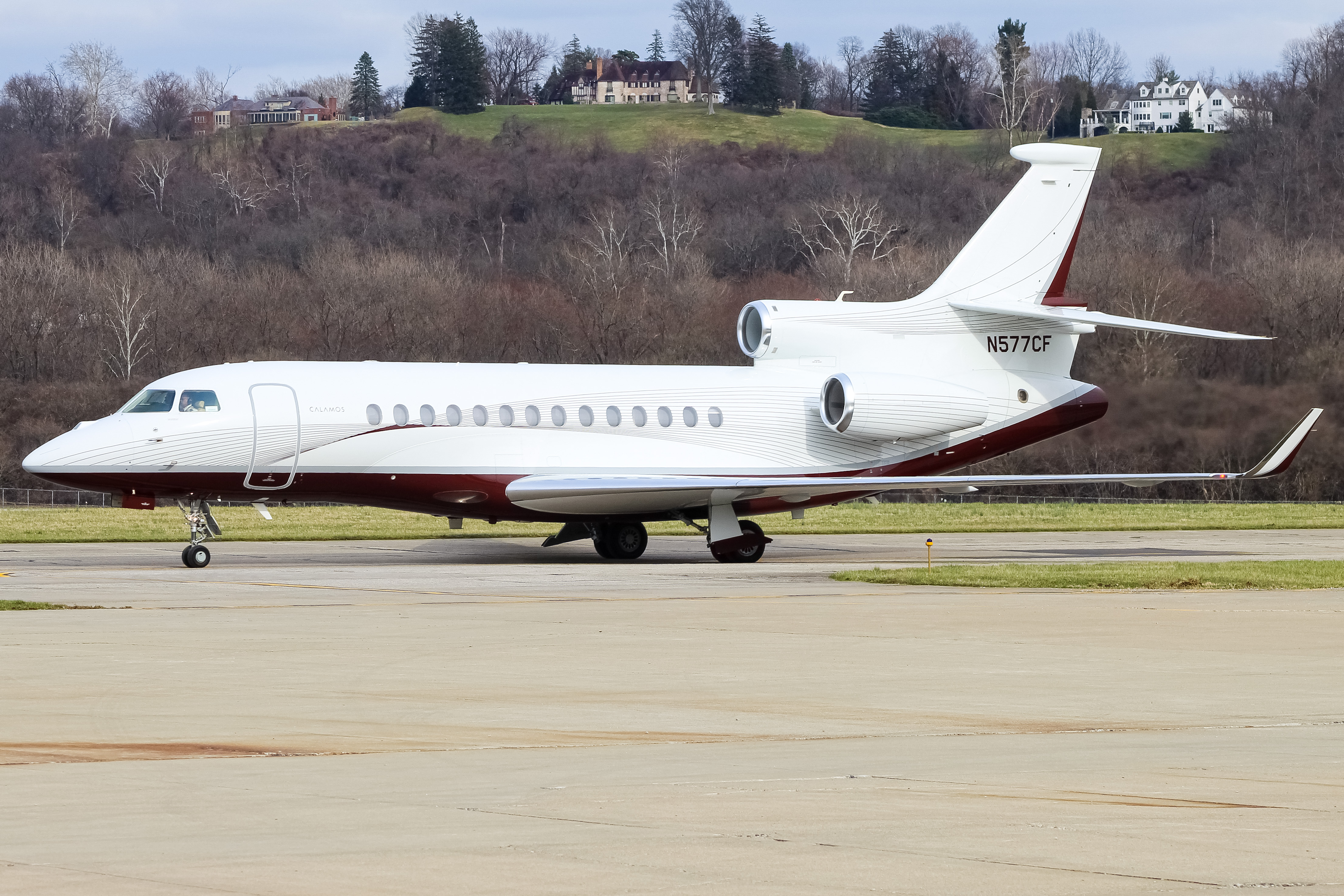 Full size: PRIVATE  Dassault Falcon 7X N577CF at Cincinnati Municipal Airport/Lunken Field