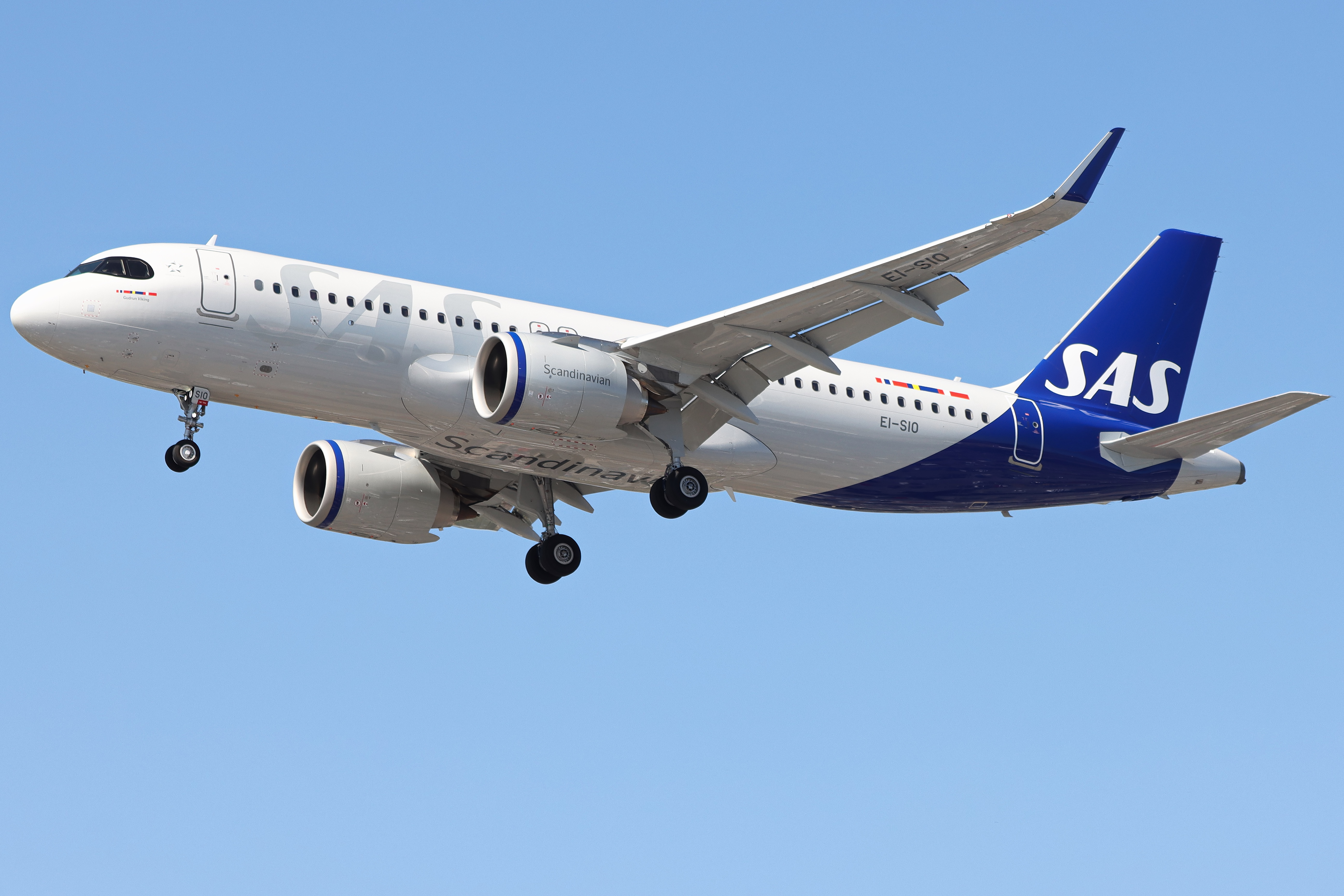 Full size: Scandinavian Airlines Airbus A320NEO EI-SIO at London Heathrow International Airport
