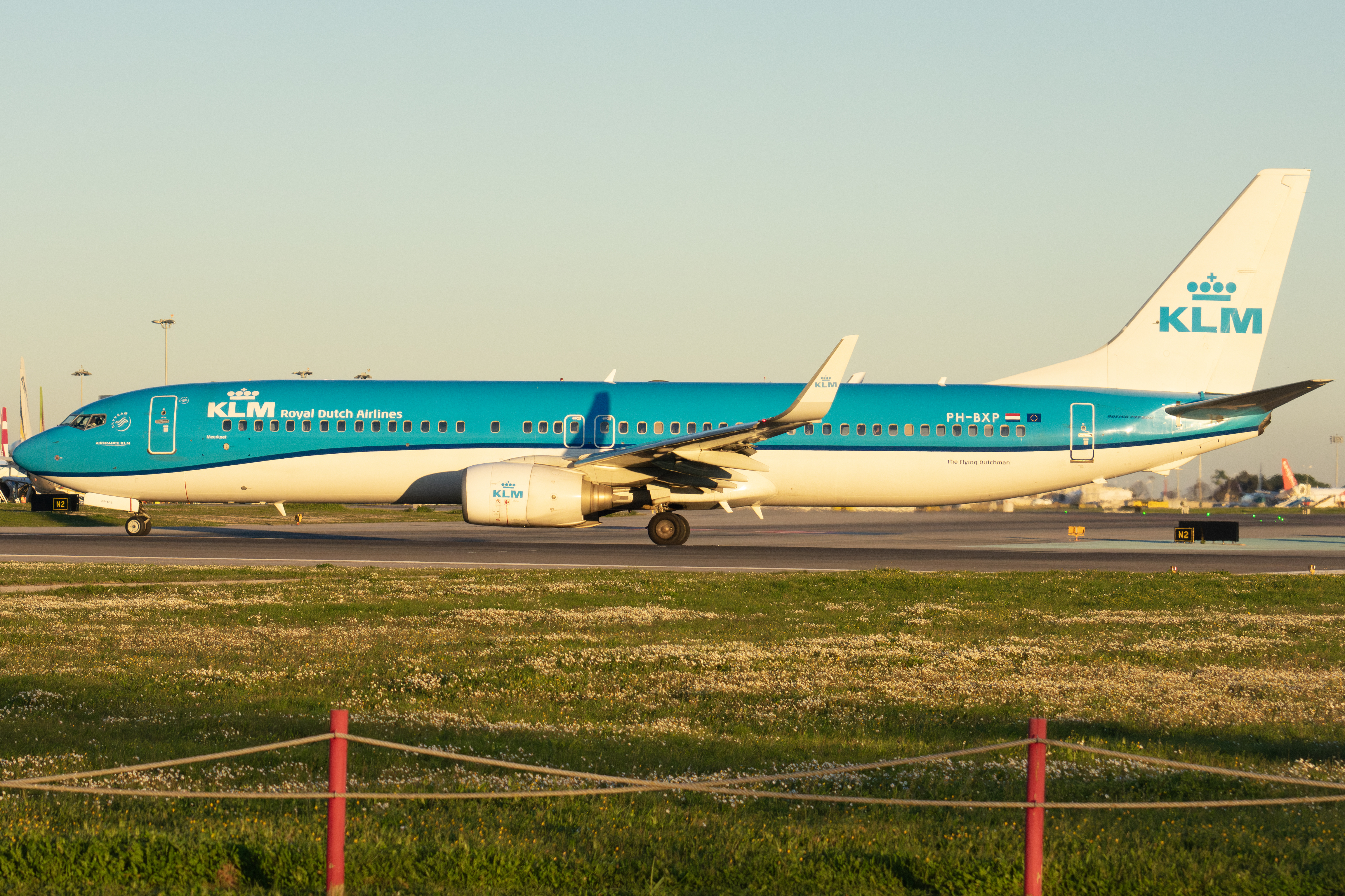 Full size: KLM Boeing 737-800 PH-BXP at Lisbon Humberto Delgado Airport